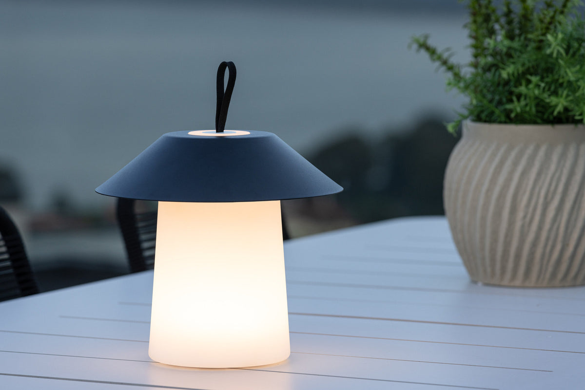 Rubu Tischleuchte in Schwarz-Weiss präsentiert im Onlineshop von KAQTU Design AG. Tischleuchte ist von Venture Home