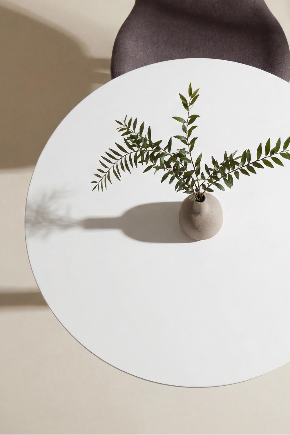Hamden runder Esstisch in Weiss präsentiert im Onlineshop von KAQTU Design AG. Gartentisch ist von Venture Home