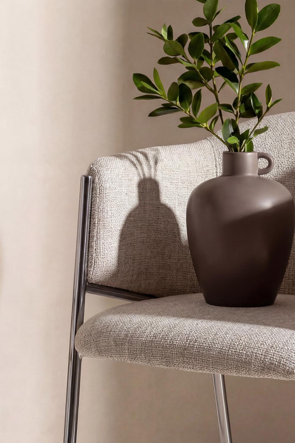 Evelina Esszimmerstuhl in Weiss präsentiert im Onlineshop von KAQTU Design AG. Stuhl mit Armlehne ist von Venture Home