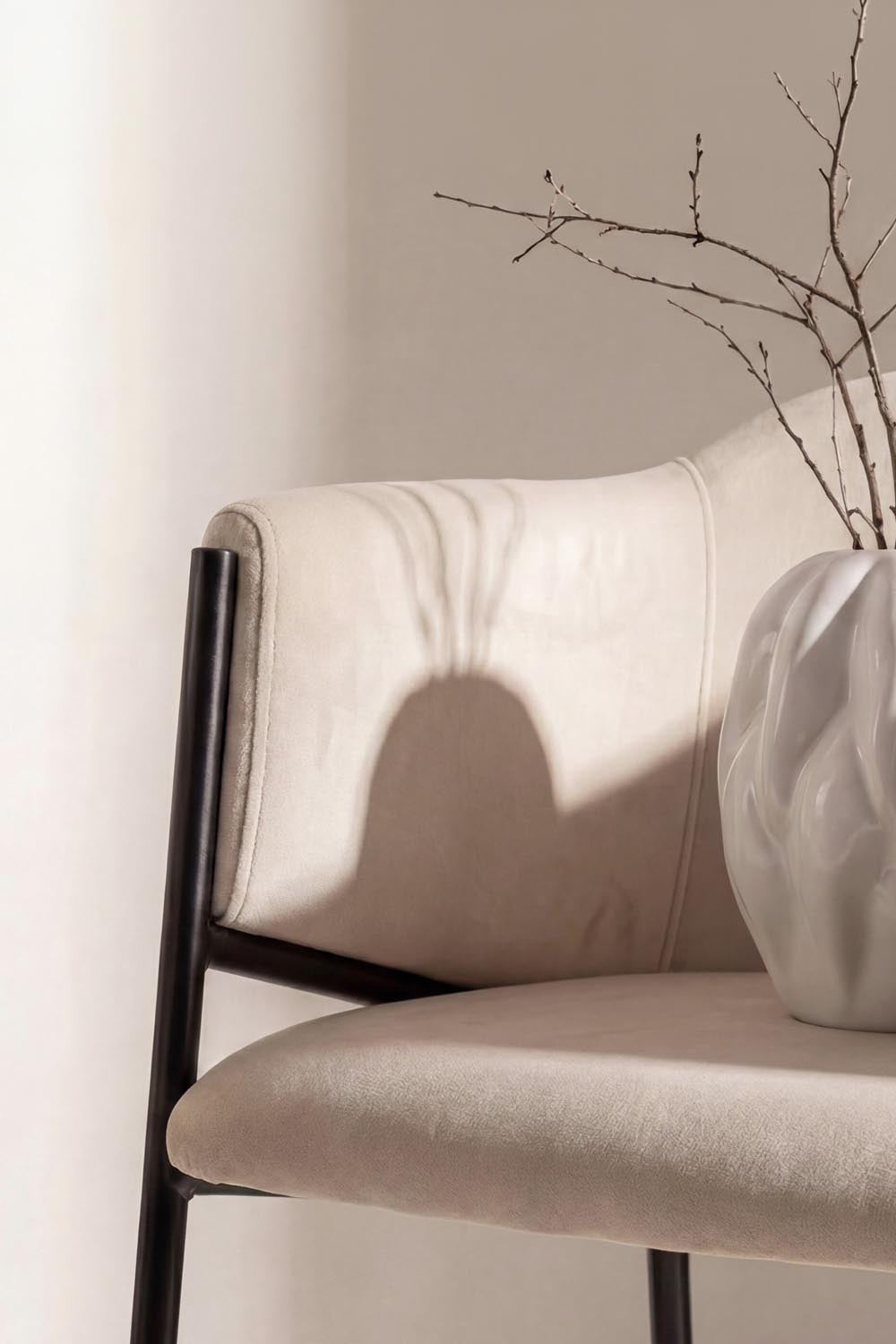 Evelina Esszimmerstuhl in Beige präsentiert im Onlineshop von KAQTU Design AG. Stuhl mit Armlehne ist von Venture Home