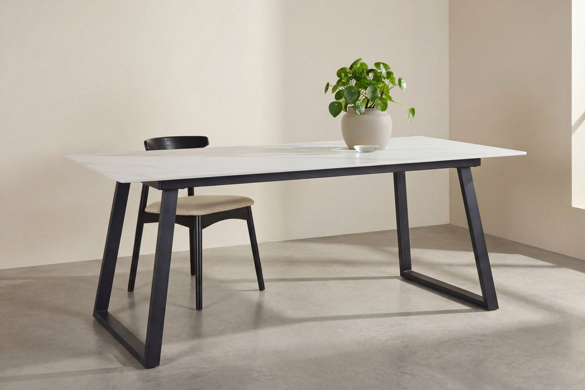 Estelle Rechteckiger Esstisch in Weiss präsentiert im Onlineshop von KAQTU Design AG. Esstisch ist von Venture Home