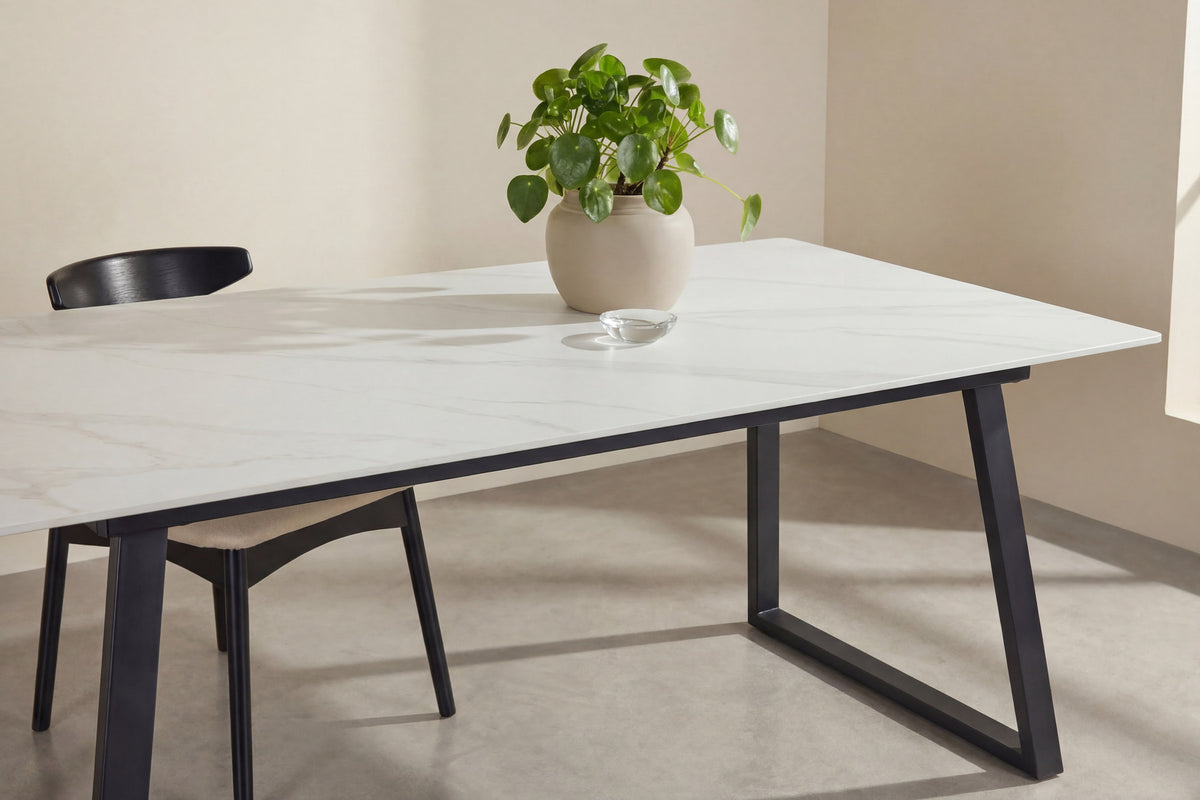 Estelle Rechteckiger Esstisch in Weiss präsentiert im Onlineshop von KAQTU Design AG. Esstisch ist von Venture Home