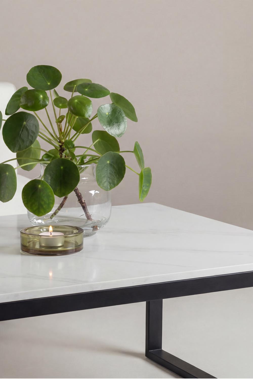 Estelle Couchtisch in Weiss präsentiert im Onlineshop von KAQTU Design AG. Beistelltisch ist von Venture Home