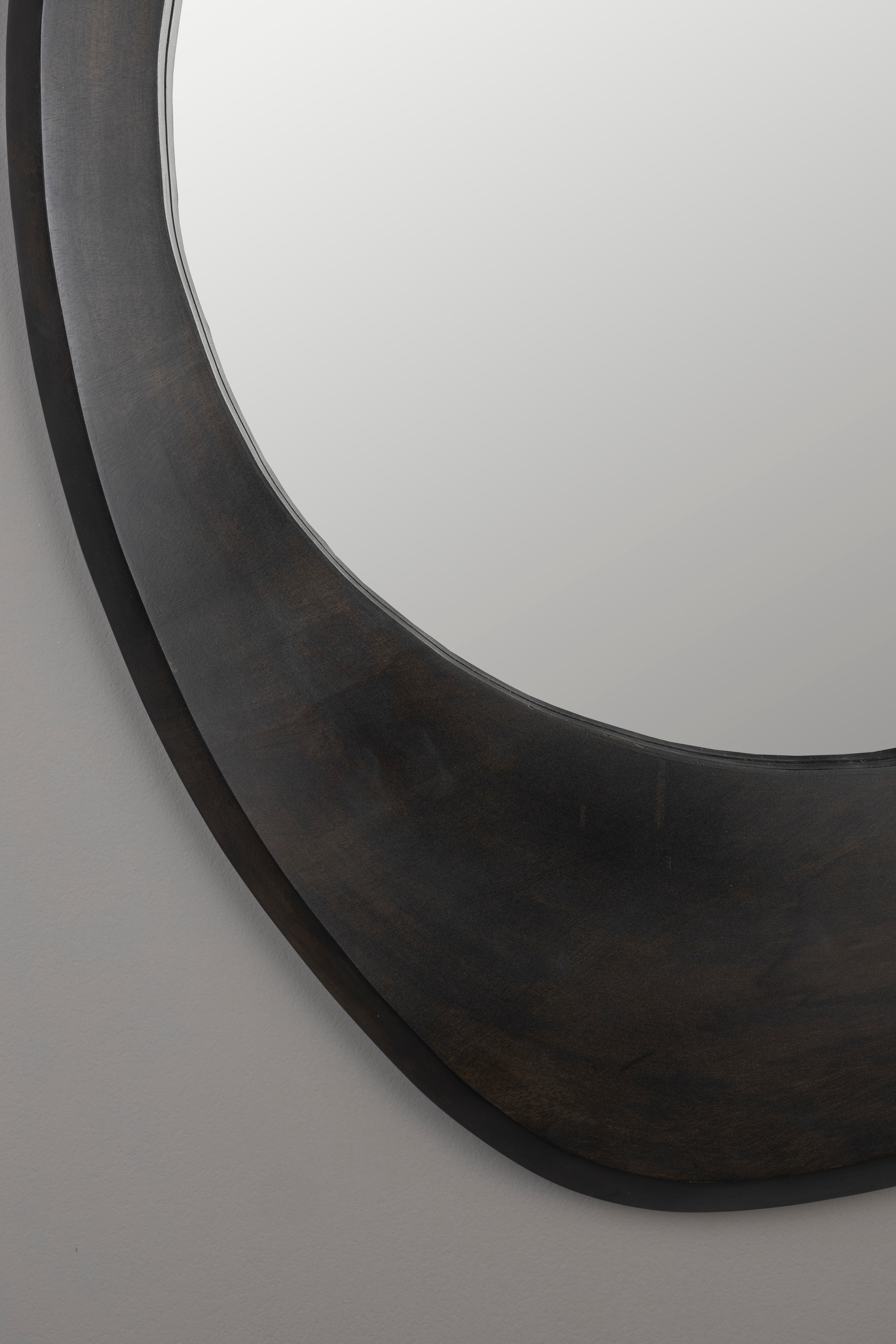 Spiegel Aren Wood in Schwarz präsentiert im Onlineshop von KAQTU Design AG. Spiegel ist von Dutchbone