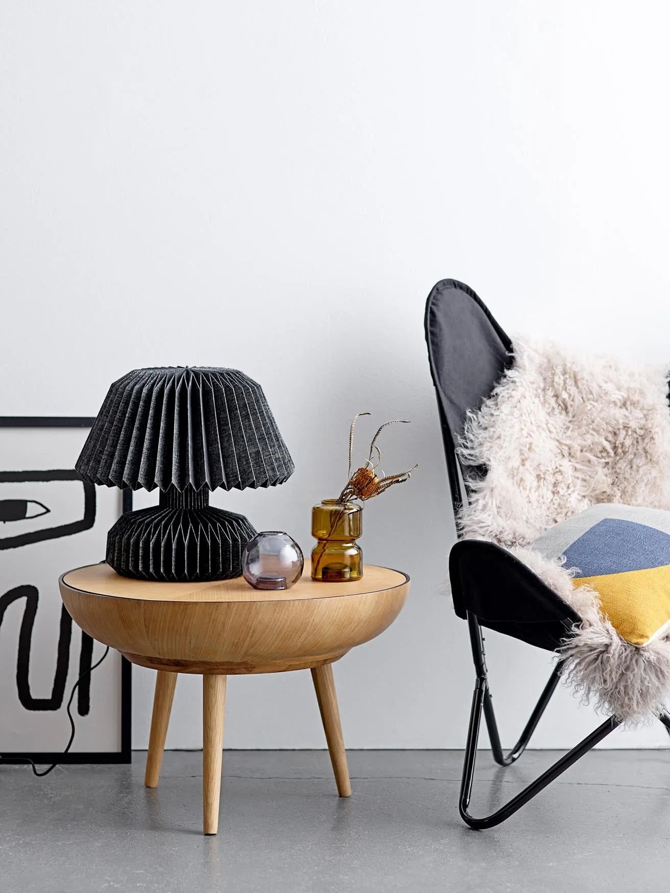 Eleganter Couchtisch aus Eiche, skandinavisches Design, abnehmbarer Deckel für Stauraum, vielseitig und stabil.
