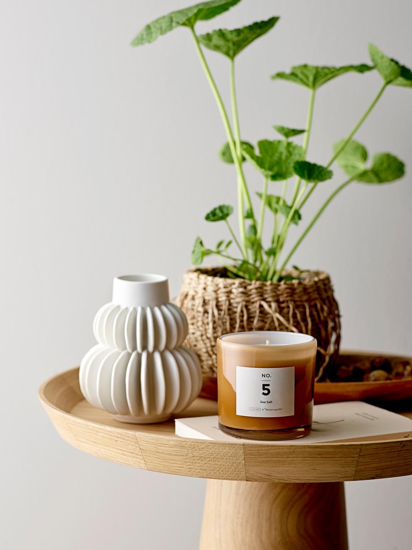 Halfdan Vase, Weiá, Steingut in White präsentiert im Onlineshop von KAQTU Design AG. Vase ist von Bloomingville