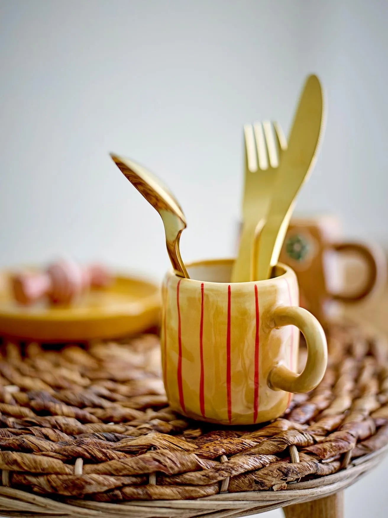 Hochwertiges Ally Kinderbesteck in Gold von Bloomingville Mini.