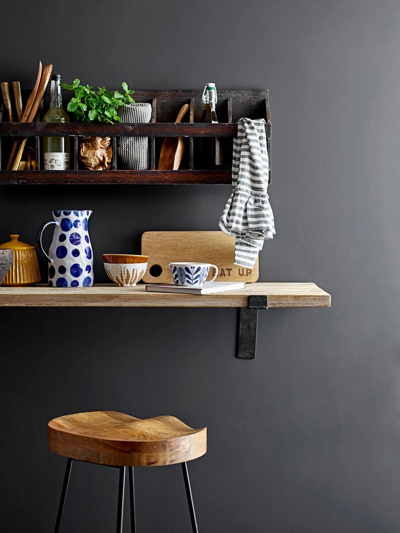 Porzellan-Tasse Camellia in Blau von Creative Collection, edel & modern.