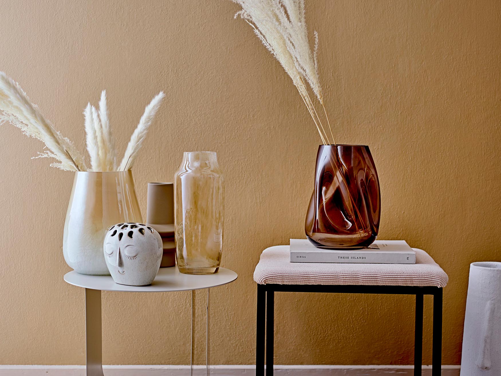 Bloomingville Ingolf Vase: Braunes Glasdesign für moderne Wohnräume.