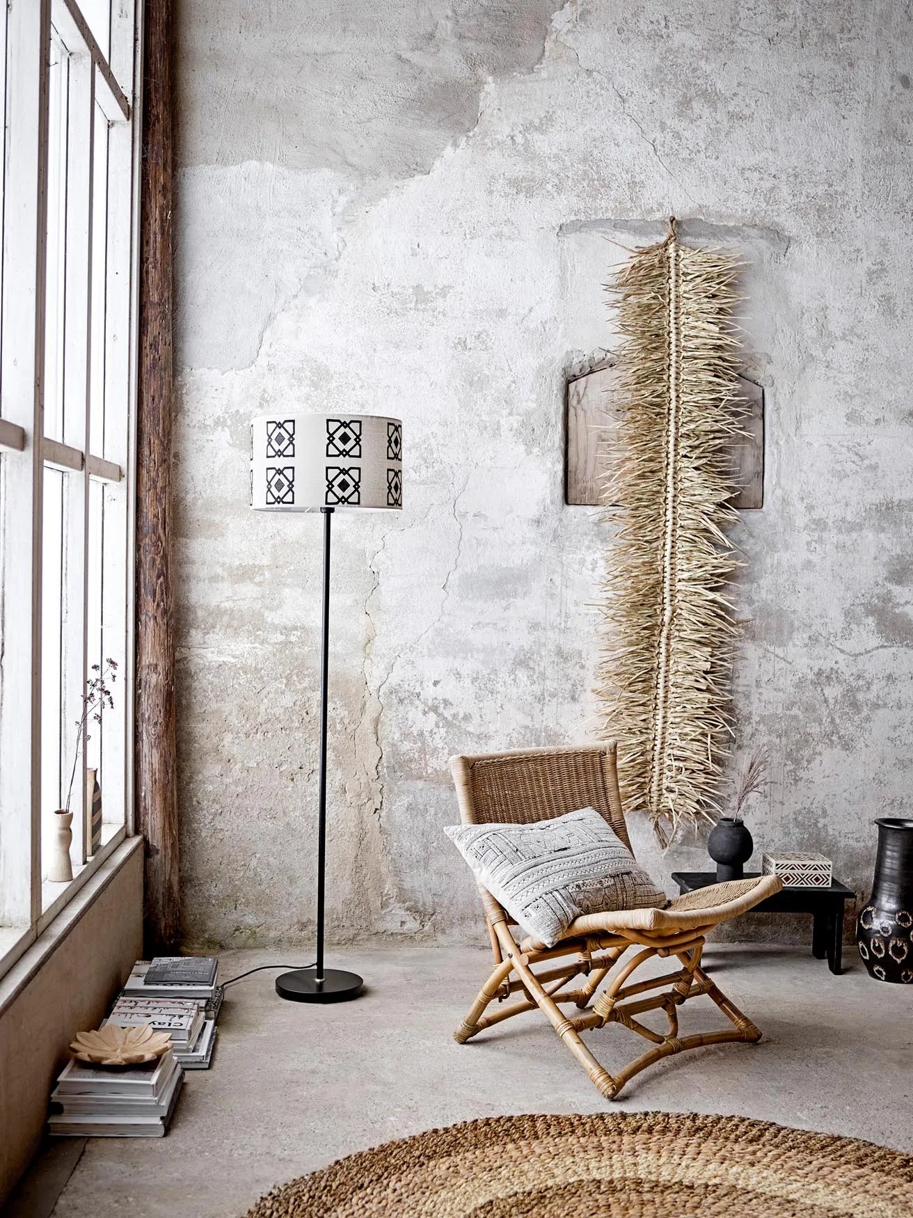 Moderne Selita Stehlampe aus schwarzem Metall von Bloomingville.