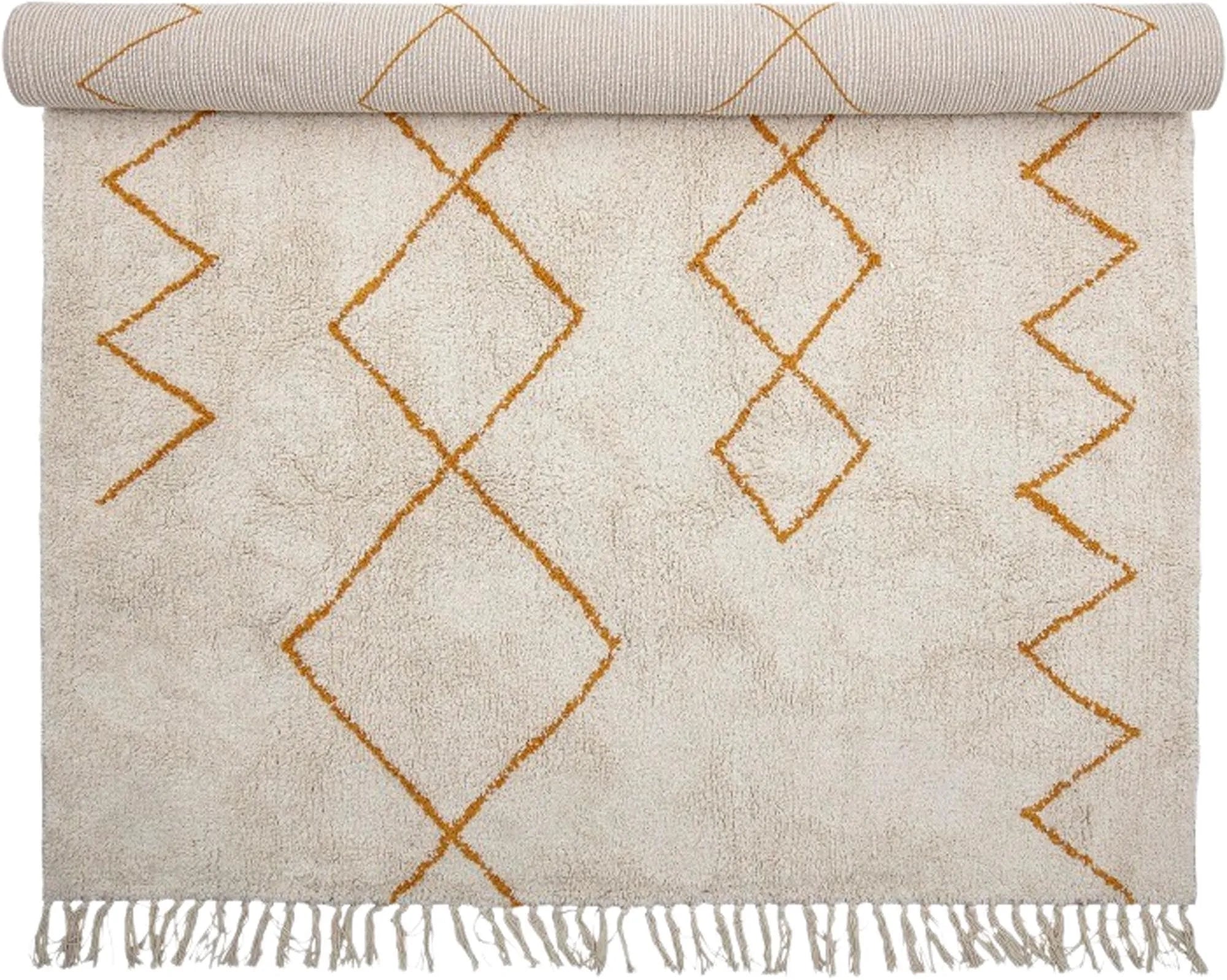 Der gelbe Huso Teppich von Bloomingville bringt mit geometrischen Mustern und weicher Baumwolle frischen Stil in Ihr Zuhause.