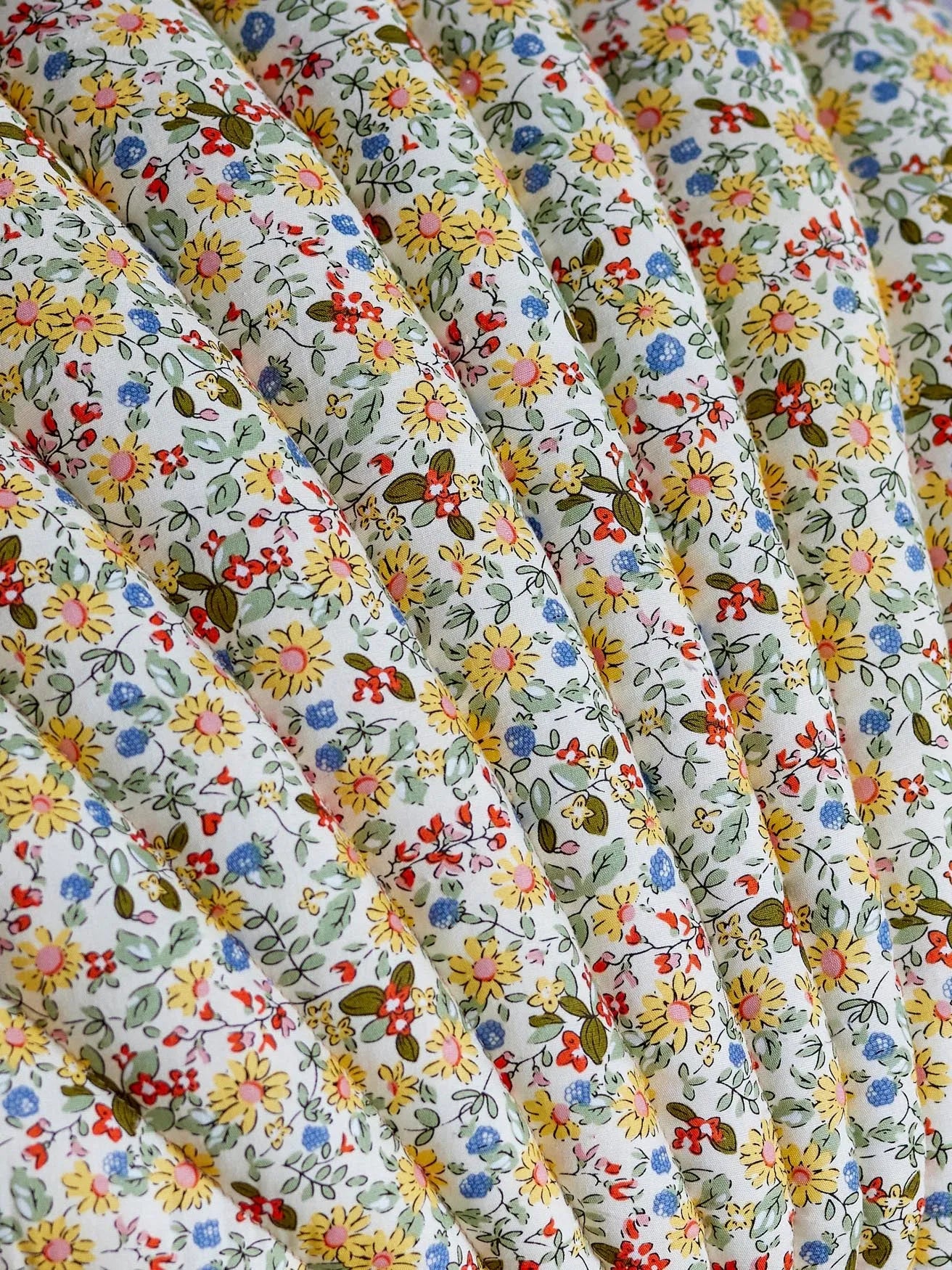 Leuchtend gelbes Fro Kissen von Bloomingville Mini, aus Polyester.