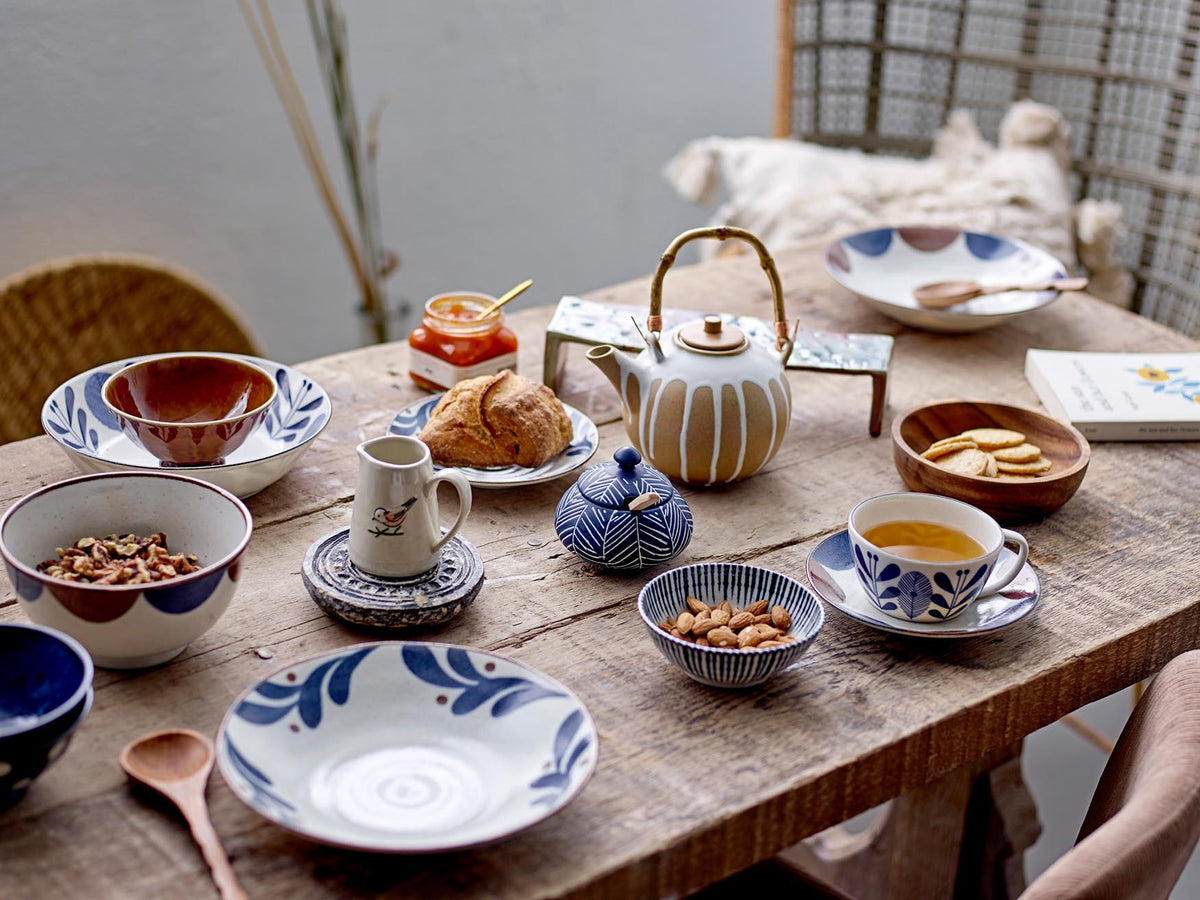Camellia Schale, Blau, Porzellan in Blue präsentiert im Onlineshop von KAQTU Design AG. Schale ist von Creative Collection