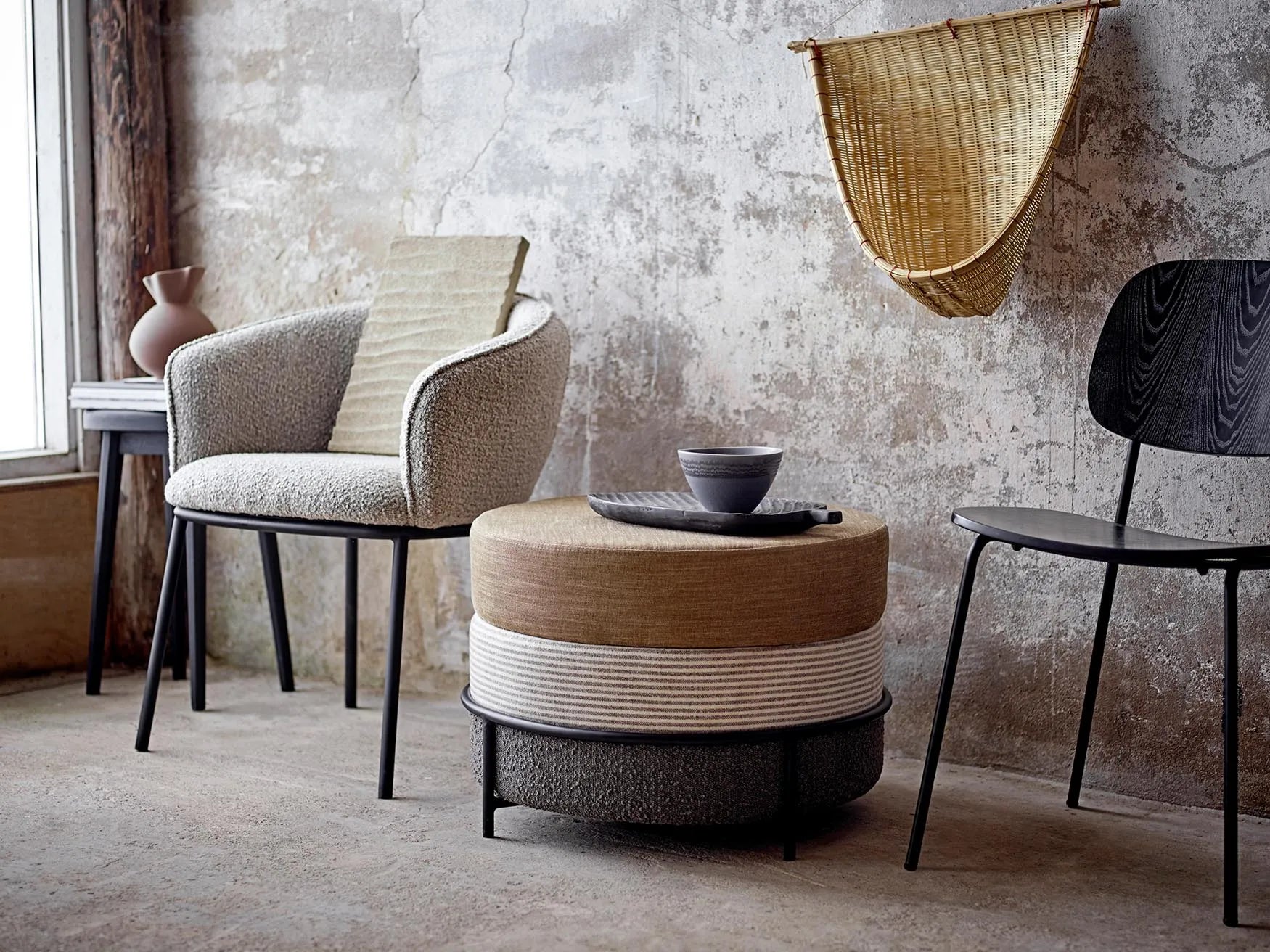 Moderner Monza Stuhl aus schwarzem Sperrholz von Bloomingville.