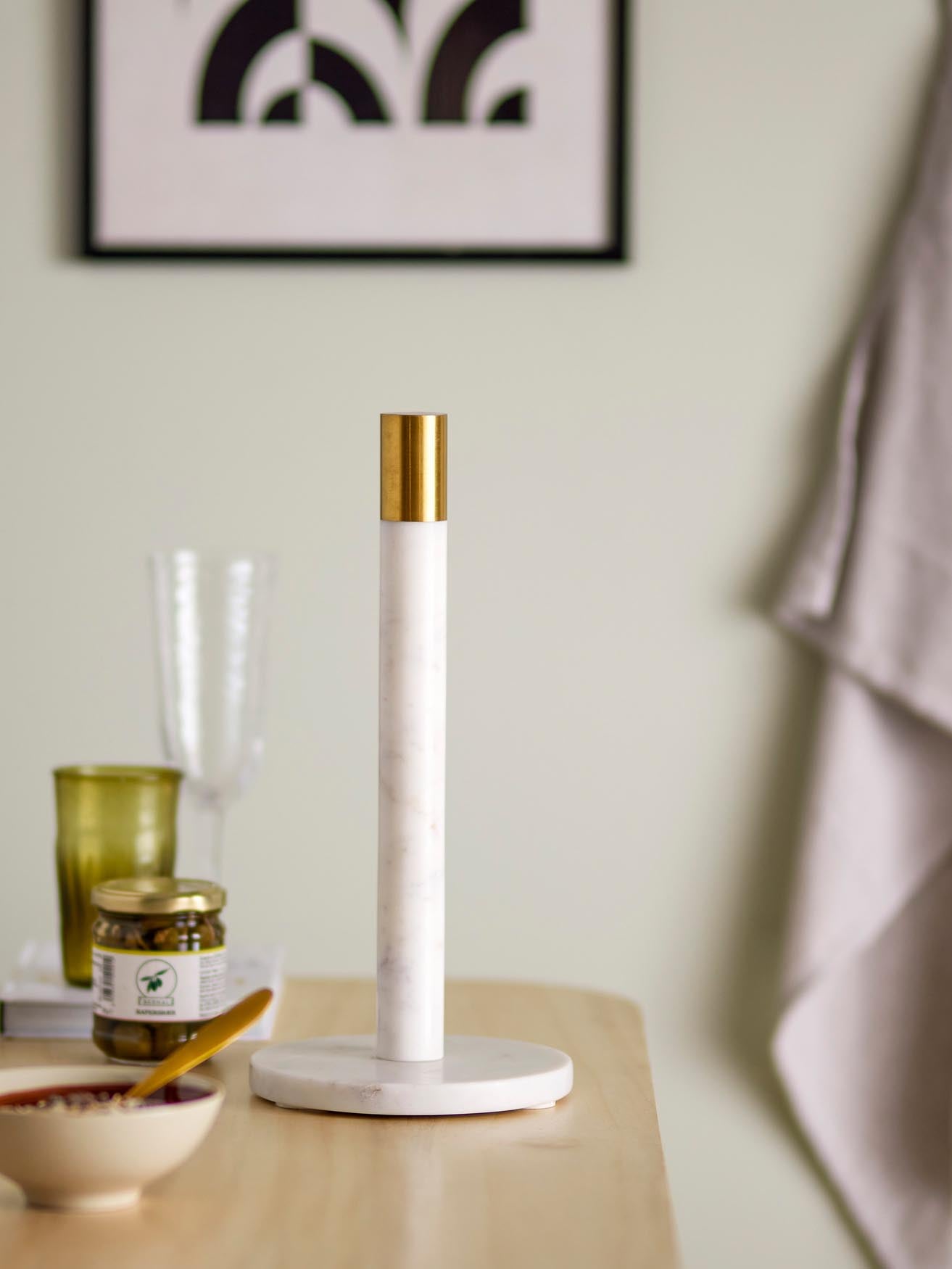 Emira Küchenrollenständer, Weiá, Marmor in White präsentiert im Onlineshop von KAQTU Design AG. Papierrollenhalter ist von Bloomingville