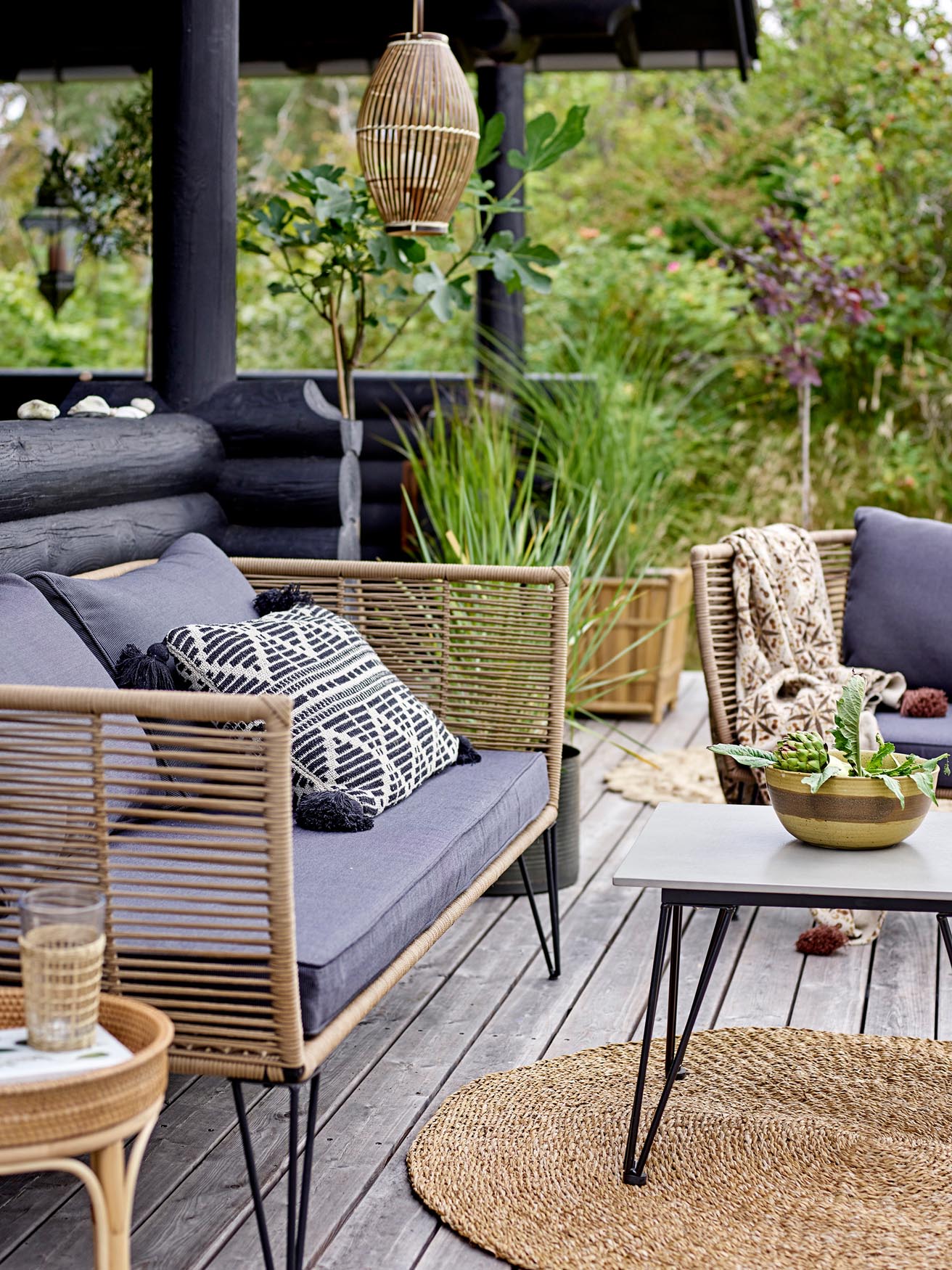Eleganter Mundo Couchtisch von Bloomingville in grauer Betonoptik, perfekt für moderne Wohnräume und ein stilvolles Zuhause.