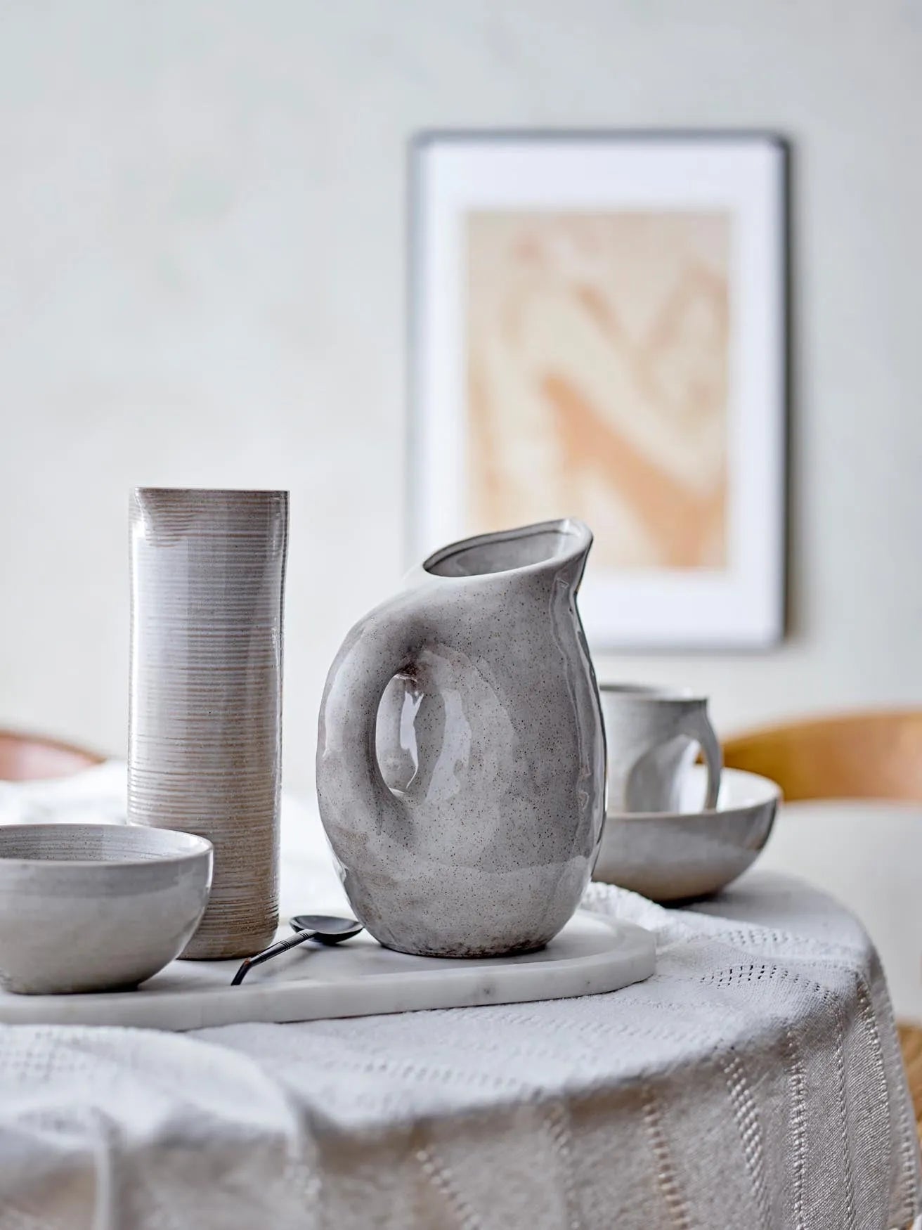 Bloomingville Taupe Krug: Graues Steingut, skandinavische Ästhetik.