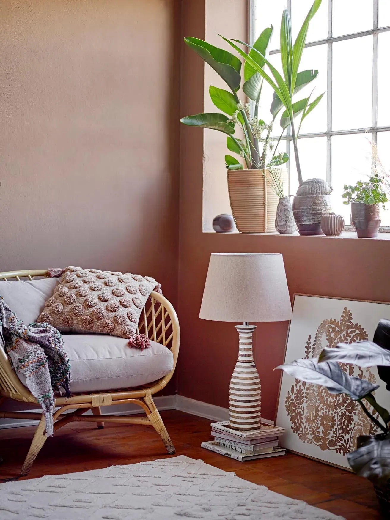 Die Nevil Wanddekoration aus weißem Mangoholz von Creative Collection bringt Eleganz und Natürlichkeit in Ihre Wohnräume.