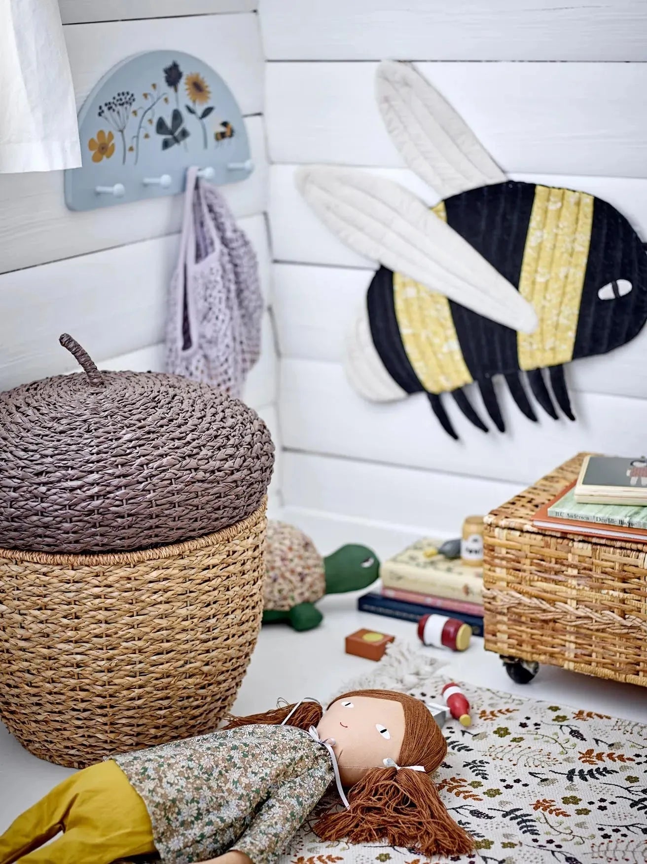 Die Lilo Doll in Gelb von Bloomingville Mini: Kuschelig, kreativ und dekorativ. Perfekt für Spielspaß und als Kinderzimmer-Deko.