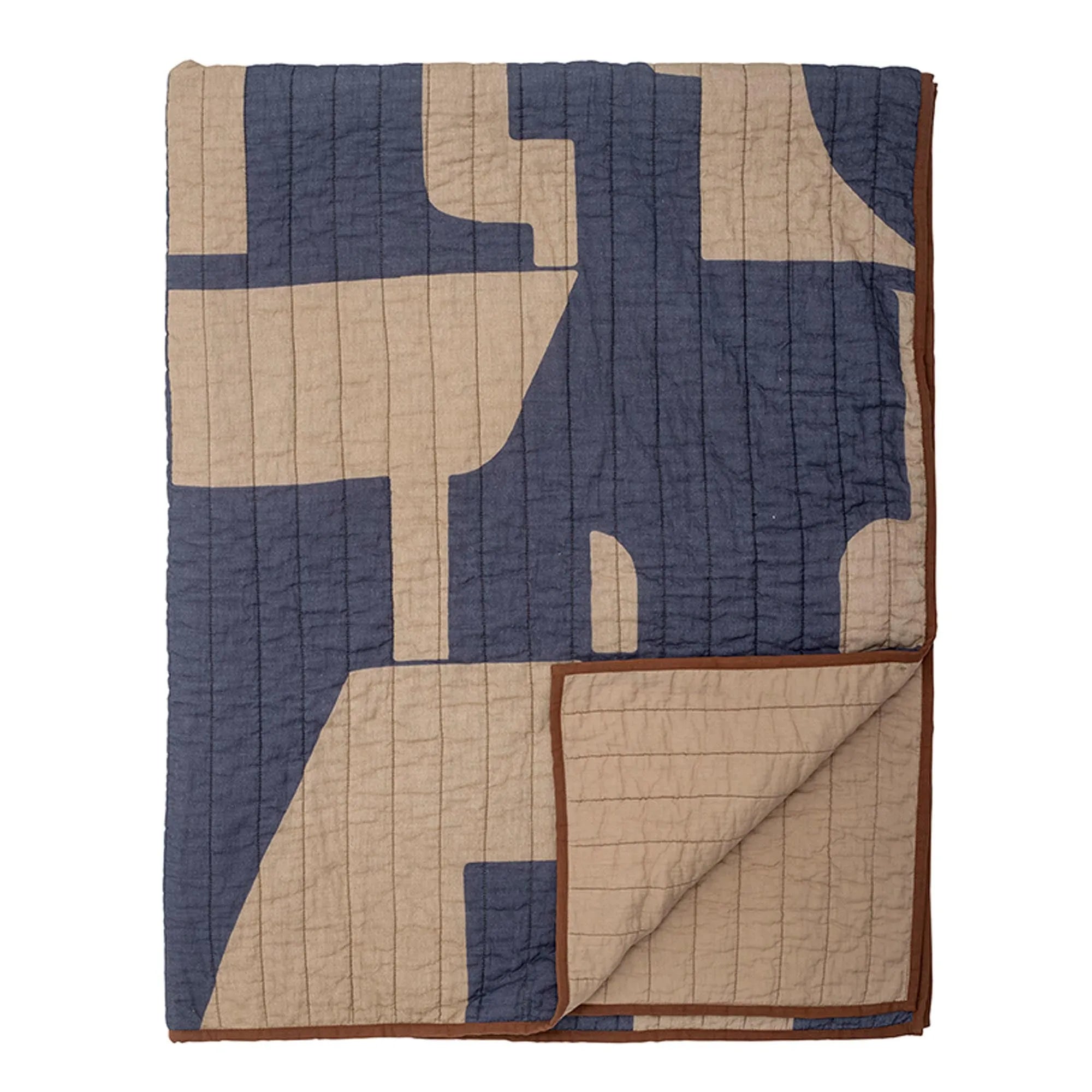 Die Roosi Quilt von Bloomingville: Stilvolles Design in Blau, 100% Baumwolle, atmungsaktiv, weich, pflegeleicht, vielseitig einsetzbar.