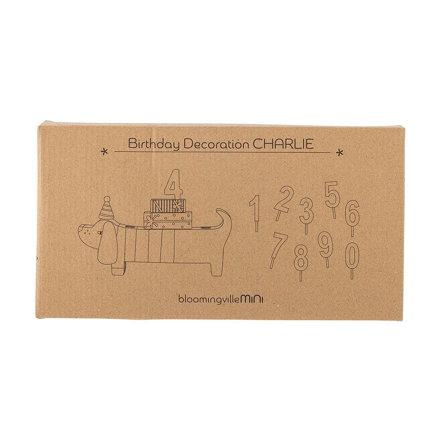 Die Charlie Geburtstagsdekoration von Bloomingville Mini aus braunem, FSC®100% MDF ist ideal für stilvolle Geburtstagsfeiern.