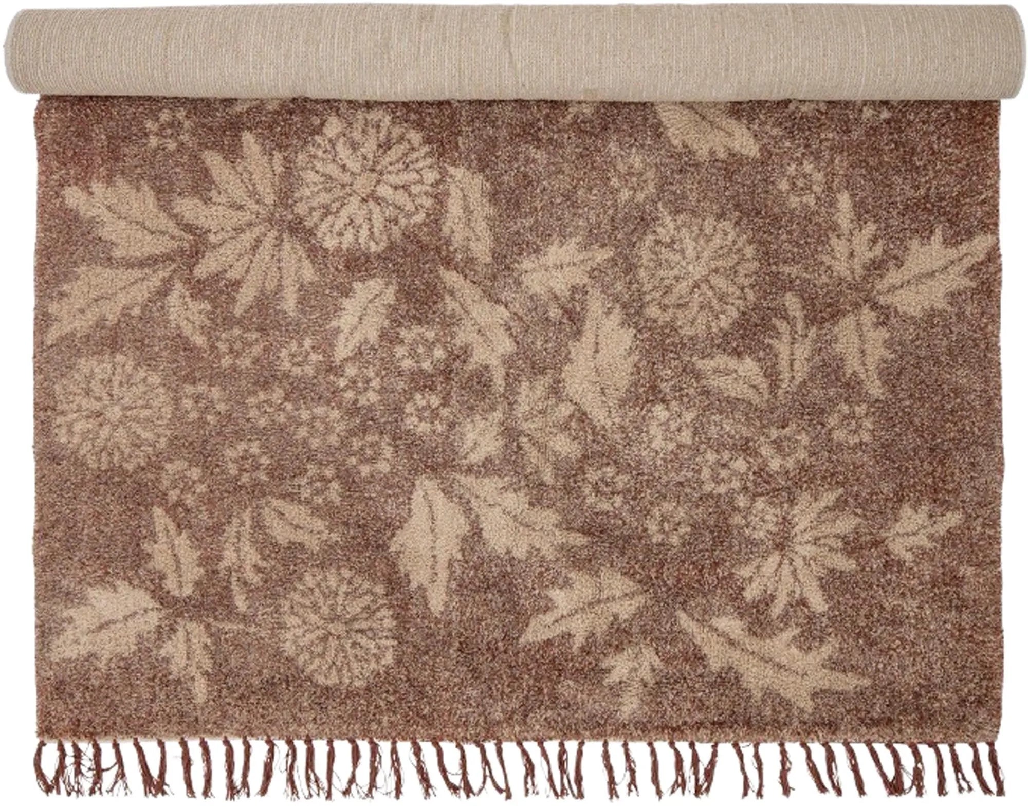 Der Malu Teppich in Braun aus Baumwolle besticht durch sein florales Design und passt perfekt zu jedem Einrichtungsstil.