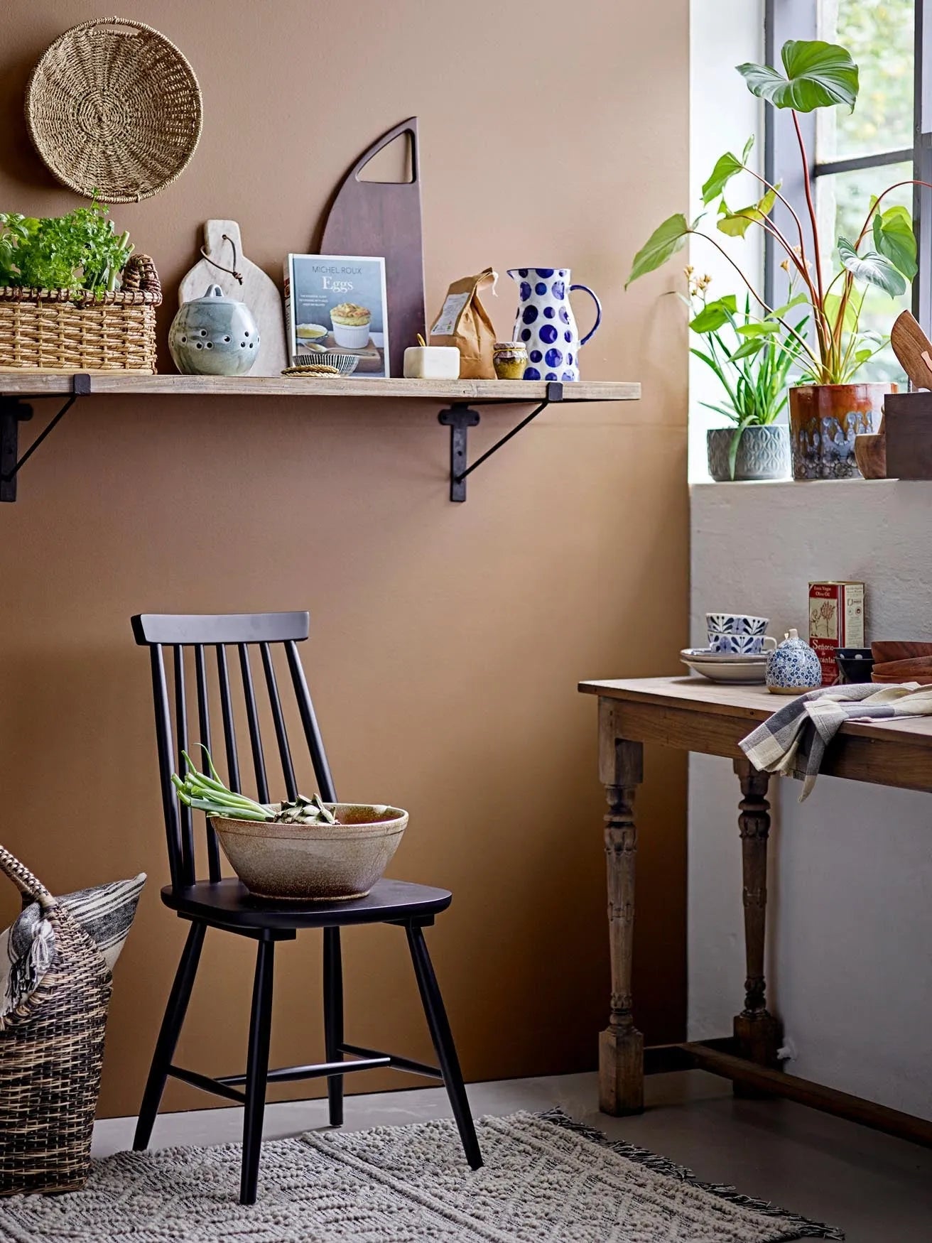 Lani Schale, Braun: Handgefertigtes Steingut von Creative Collection.