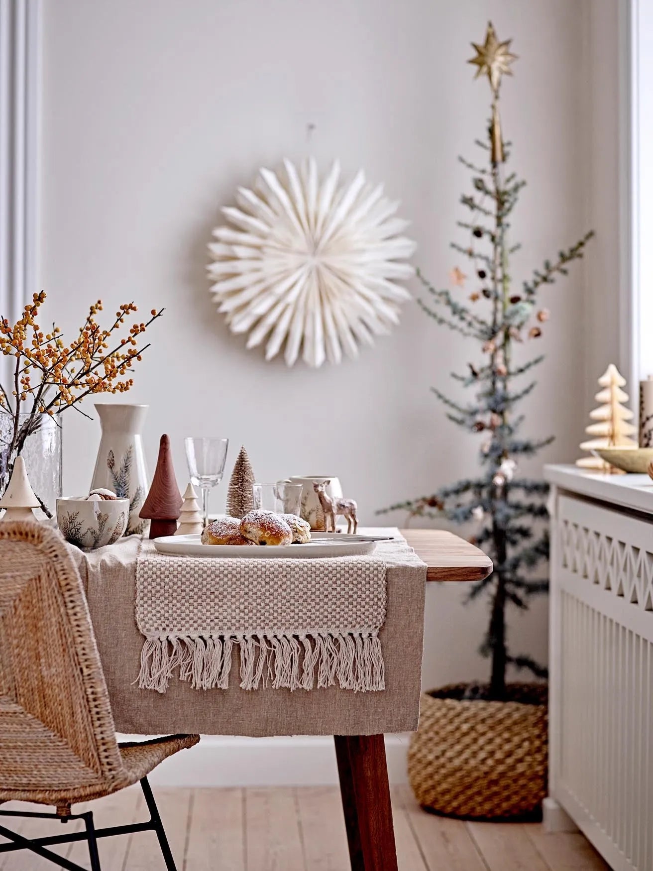 Hollie Becher, Grün, Steingut in Green präsentiert im Onlineshop von KAQTU Design AG. Tasse ist von Bloomingville