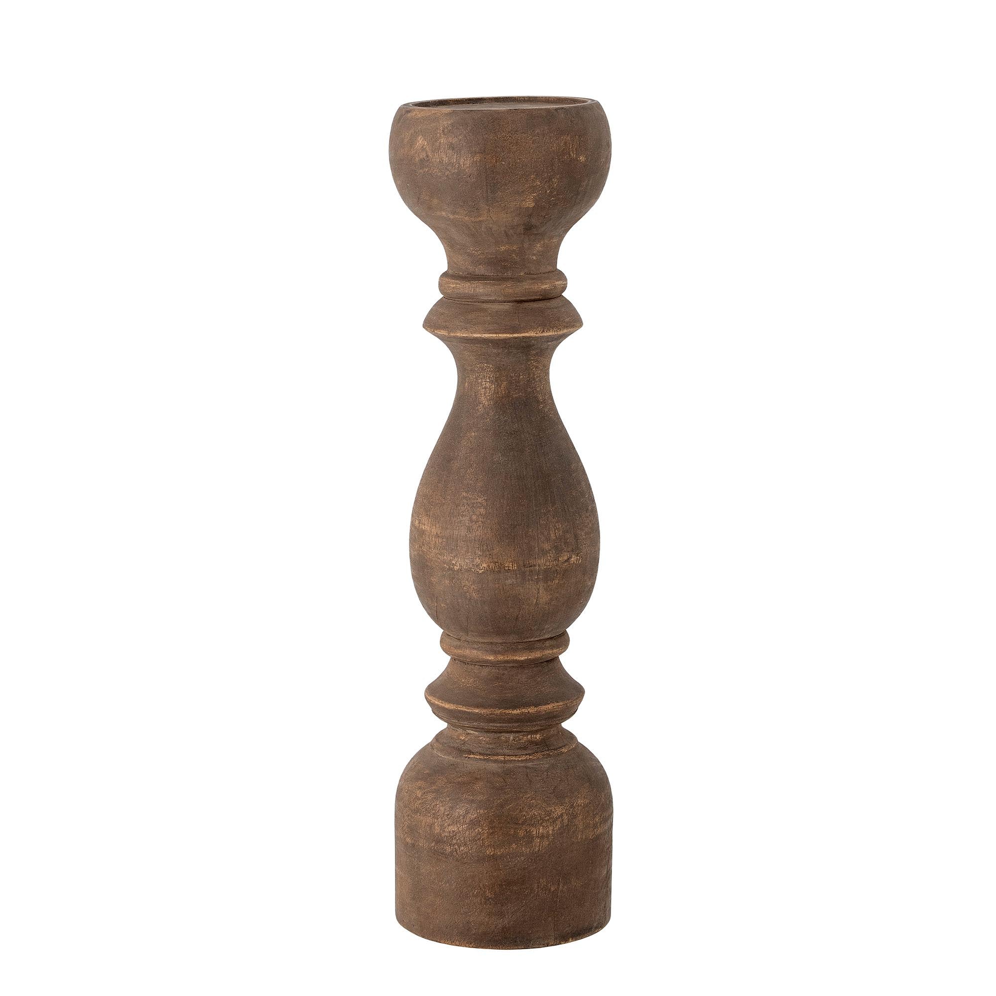 Eleganter Kerzenhalter aus handgeschnitztem Mangoholz, robust und nachhaltig, ideal für eine warme, rustikale Atmosphäre.