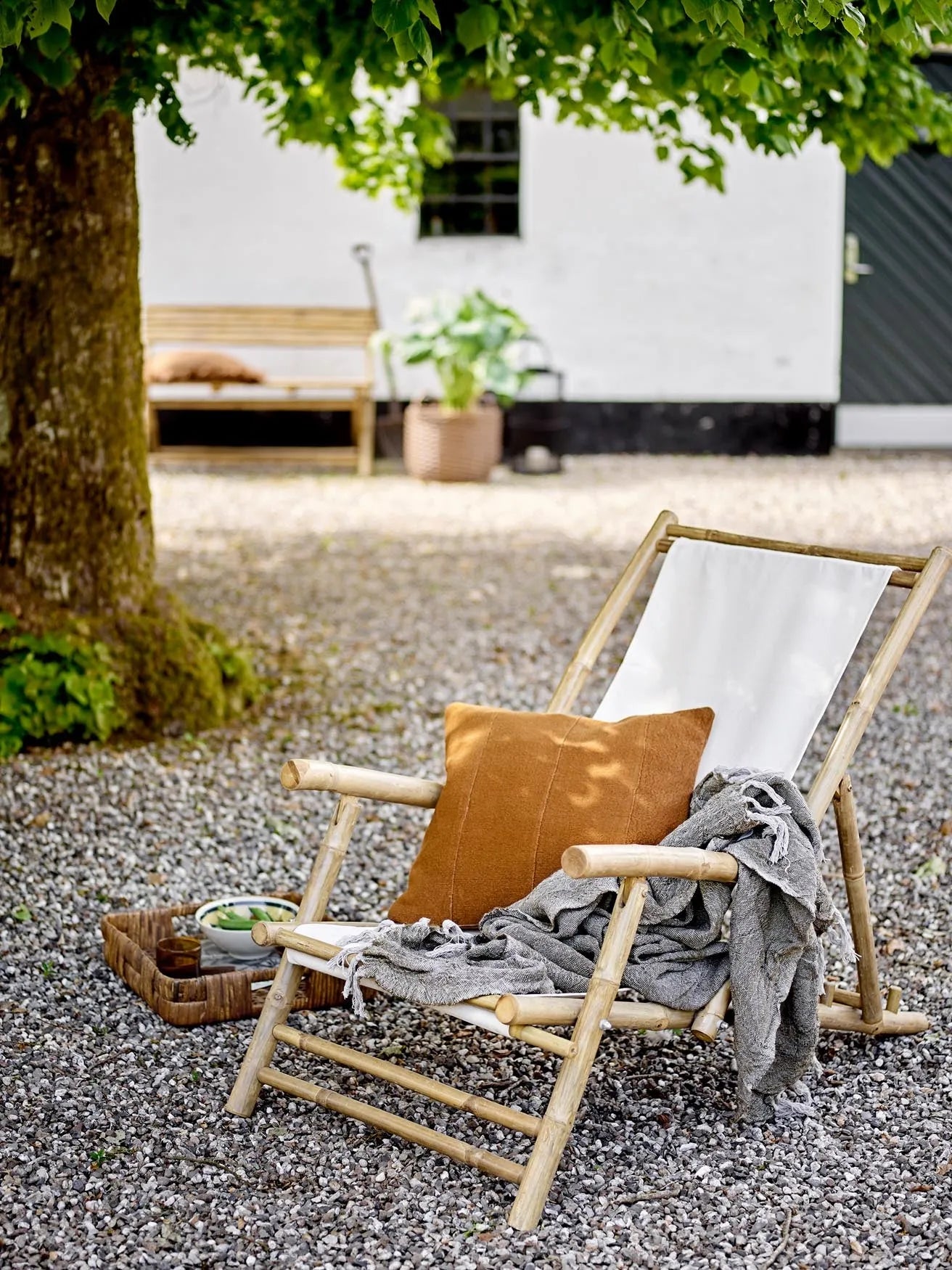 Eleganter grüner Wollüberwurf Ginger von Bloomingville für Komfort.