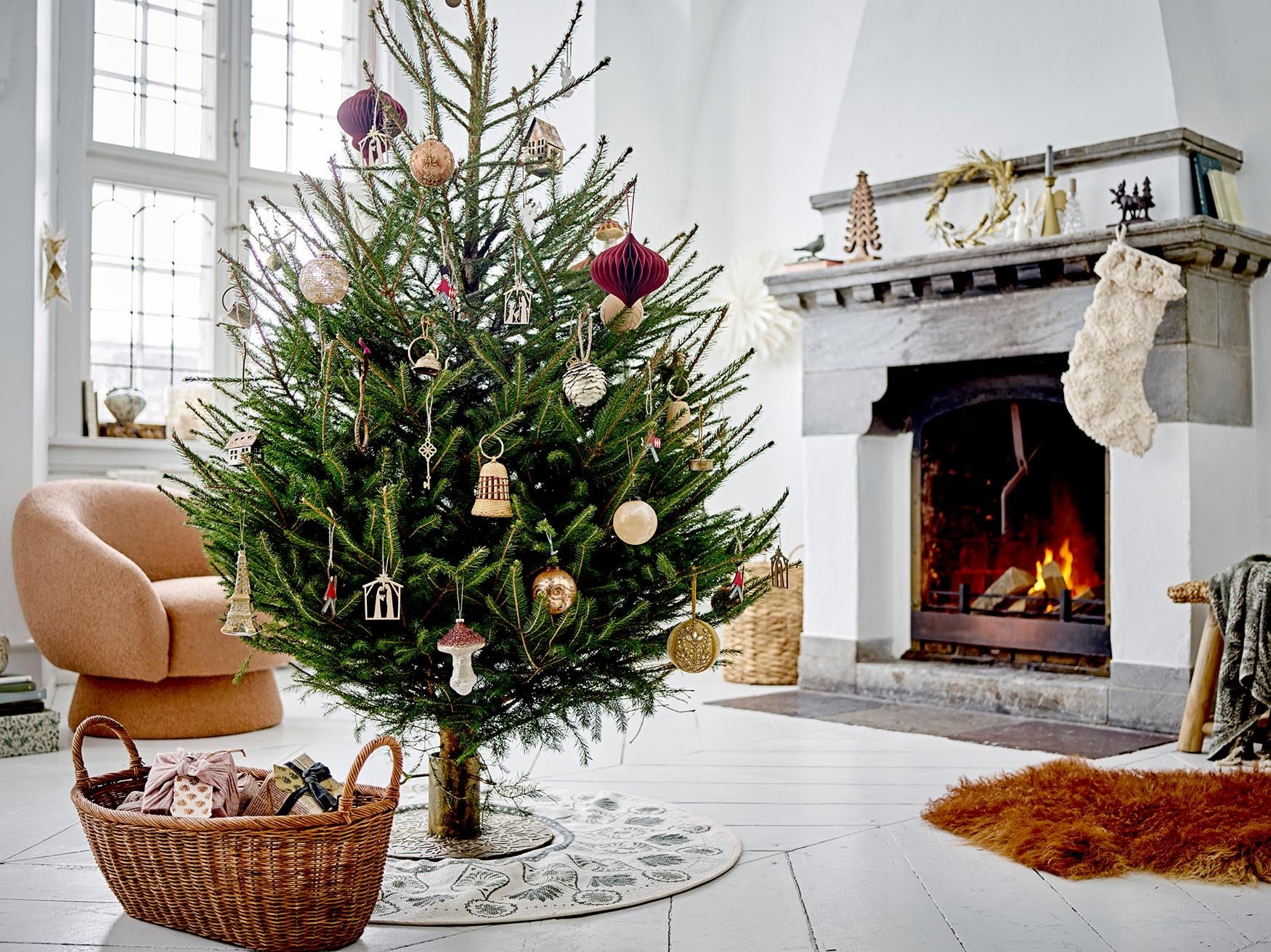 Stilvolles Abo aus braunem Leder und Lammfell von Bloomingville.