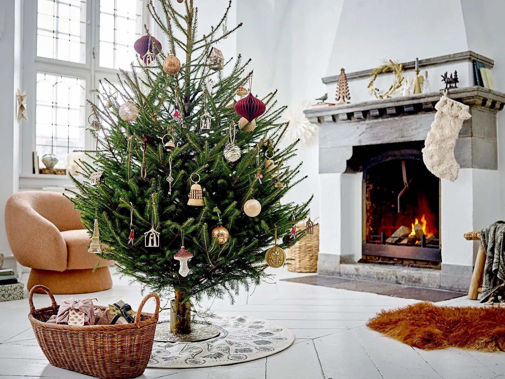 Stilvolles Abo aus braunem Leder und Lammfell von Bloomingville.
