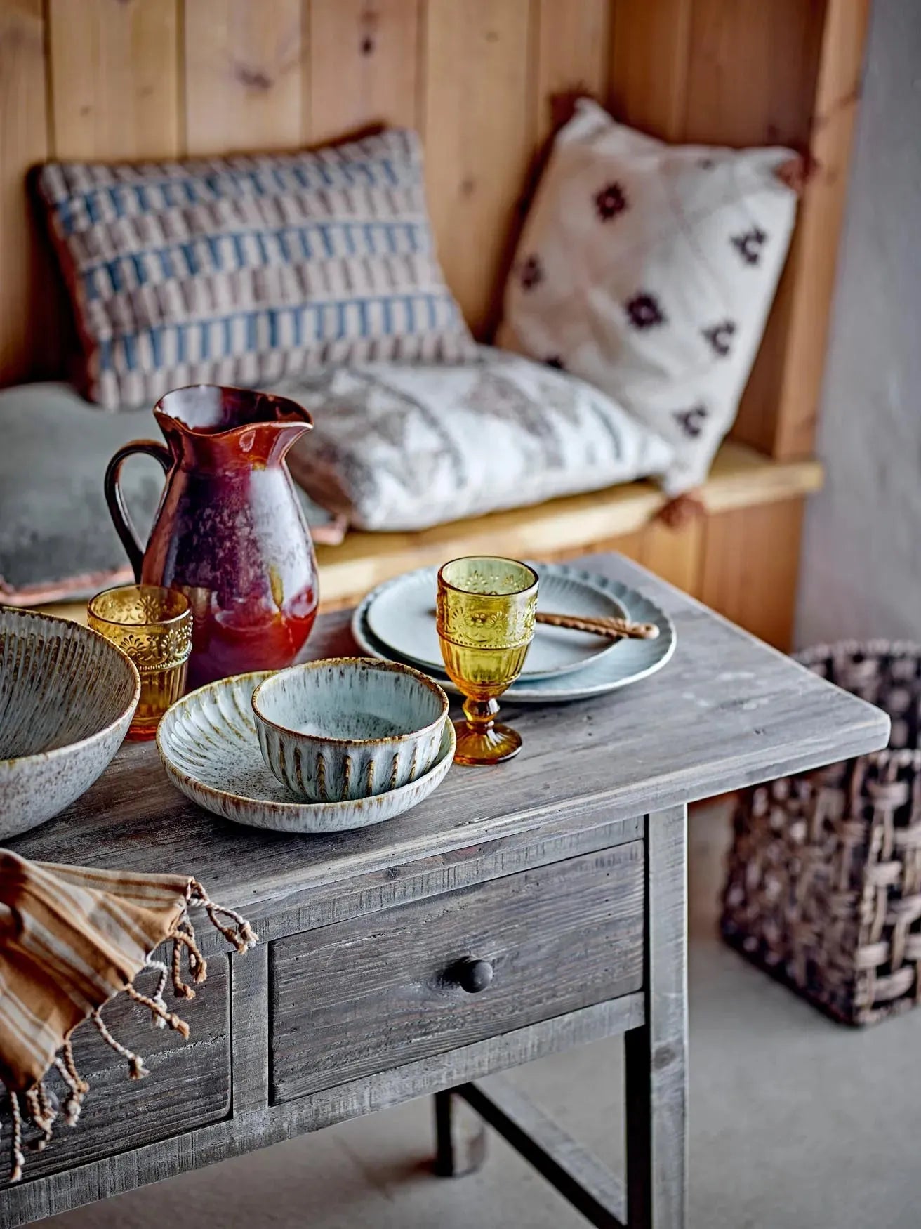 Eleganter Dahlia Krug aus Steingut in Braun von Creative Collection.