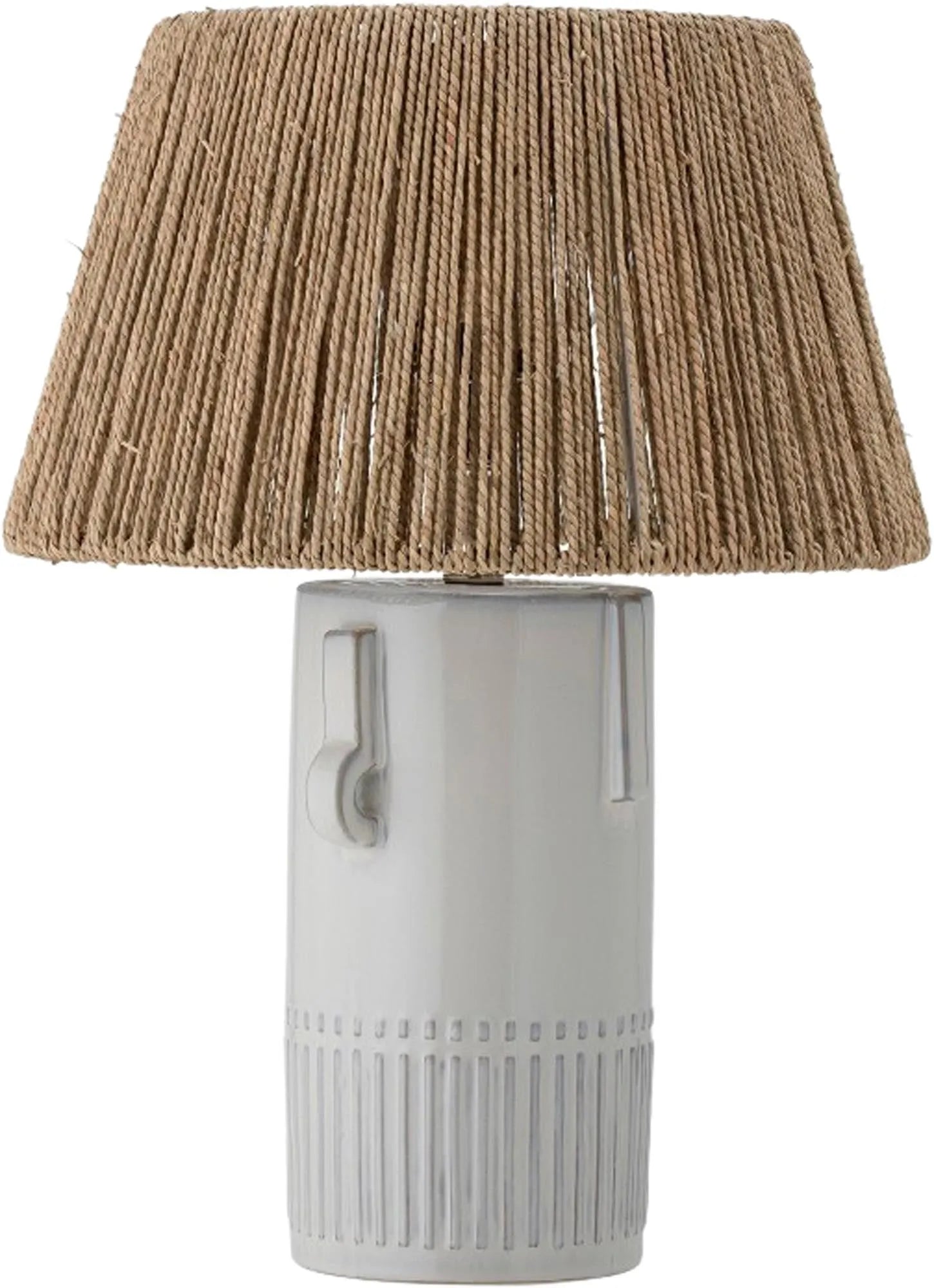 Die Rama Tischlampe von Bloomingville kombiniert modernes Design mit weißem Steingut für stilvolle Beleuchtung in jedem Raum.