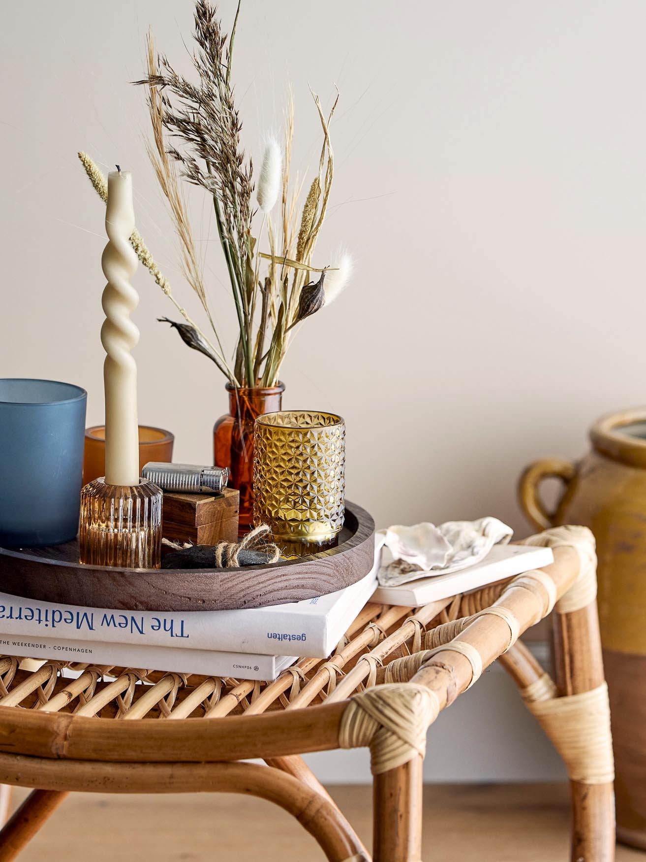 Sanga Tablett mit Teelichthaltern, Braun, Glas in Brown präsentiert im Onlineshop von KAQTU Design AG. Teelichthalter ist von Bloomingville