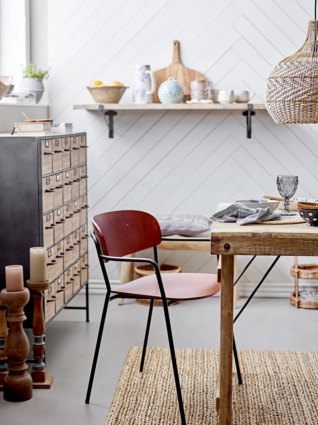 Asana Weinglas, Grau, Glas in Grey präsentiert im Onlineshop von KAQTU Design AG. Wein- & Sektglas ist von Creative Collection