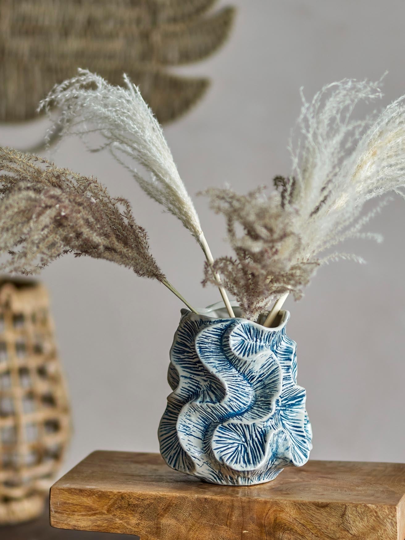 Stilvolle Guxi Vase in Blau, Steingut, von Creative Collection.