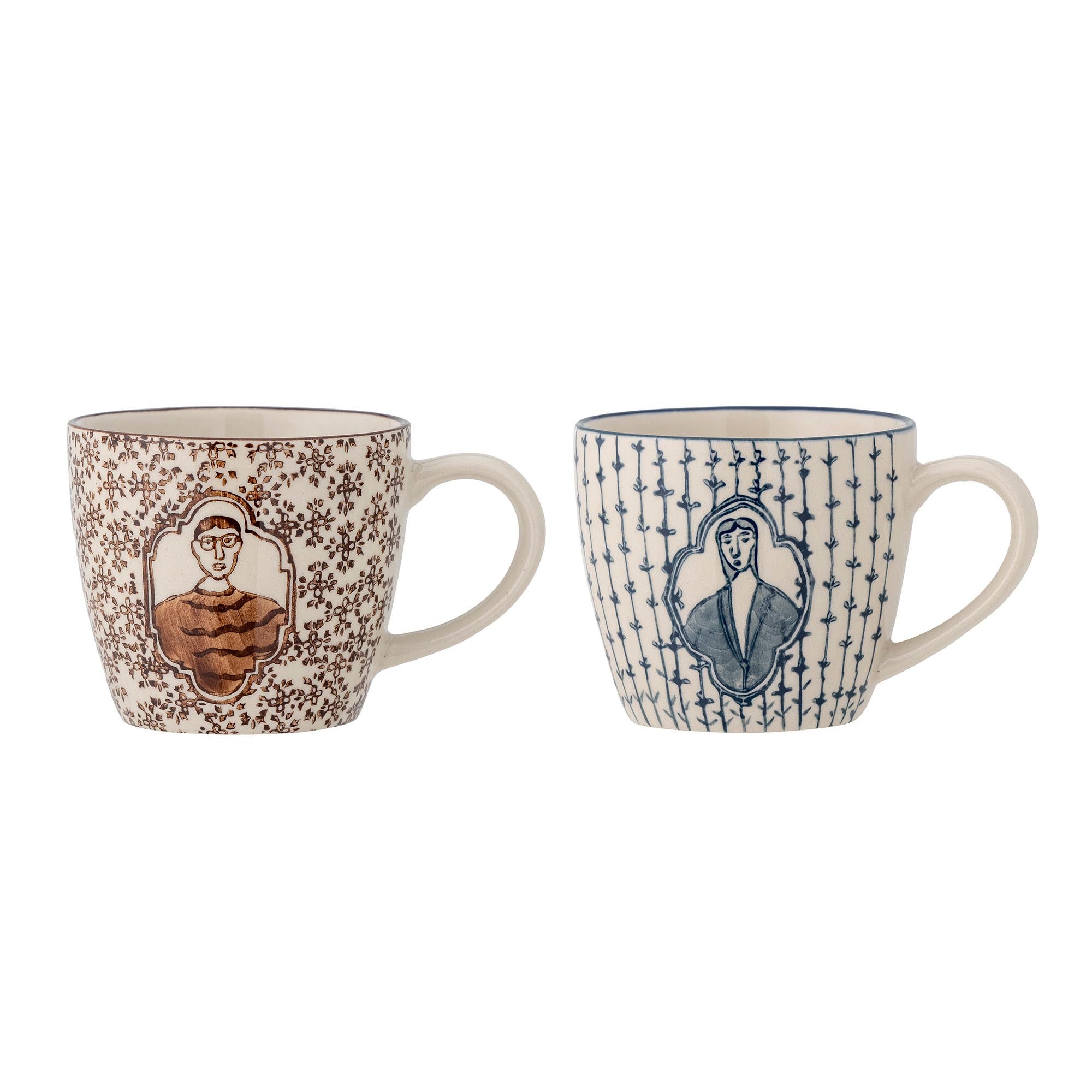Handbemalte Tonia Tasse von Bloomingville: Stilvolles Steingut in sanften Blautönen, robust, spülmaschinenfest, ideal für Kaffee & Tee.