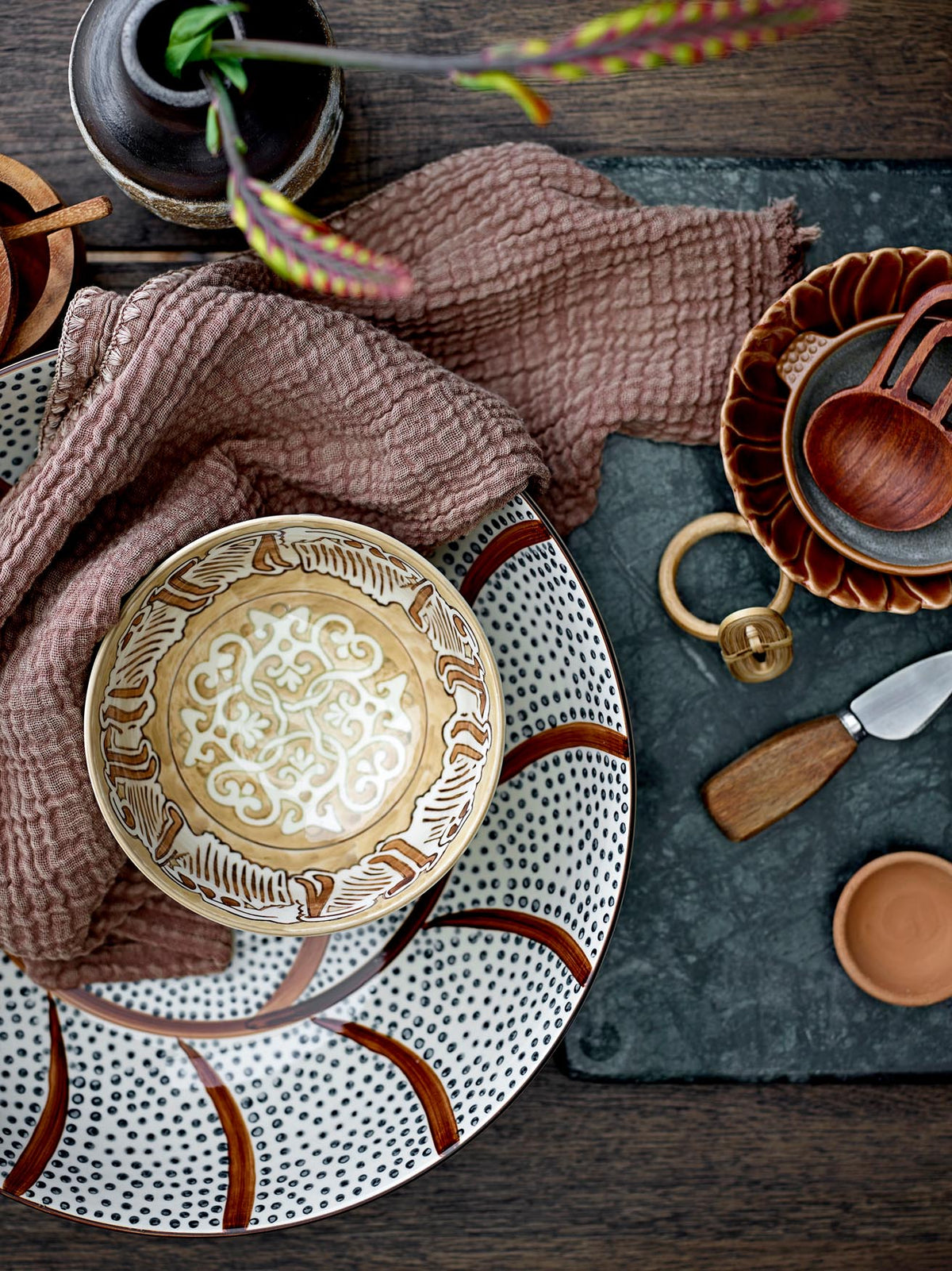 Crina Vase, Braun, Steingut in Brown präsentiert im Onlineshop von KAQTU Design AG. Vase ist von Bloomingville