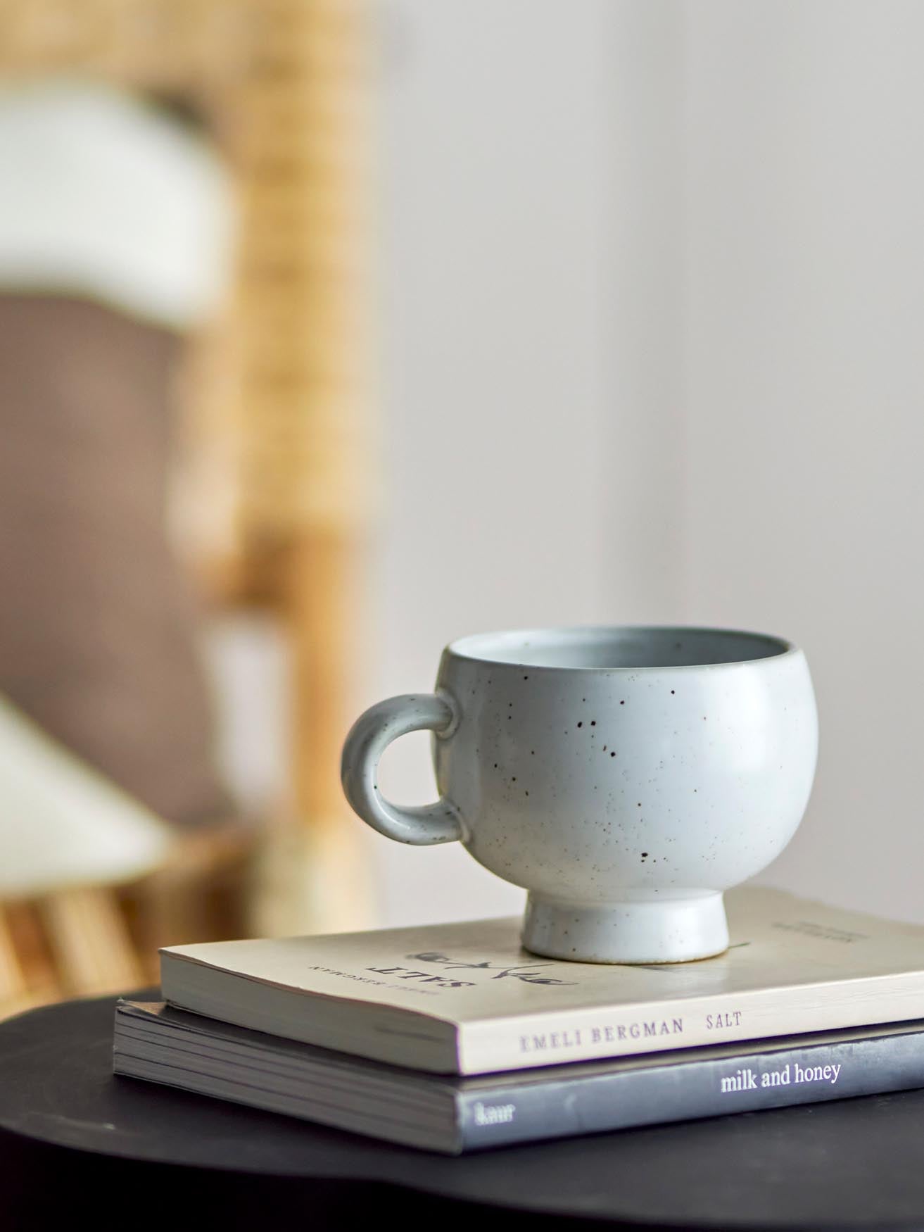 Emilo Tasse, weiß: Skandinavisches Design aus hochwertigem Steingut.