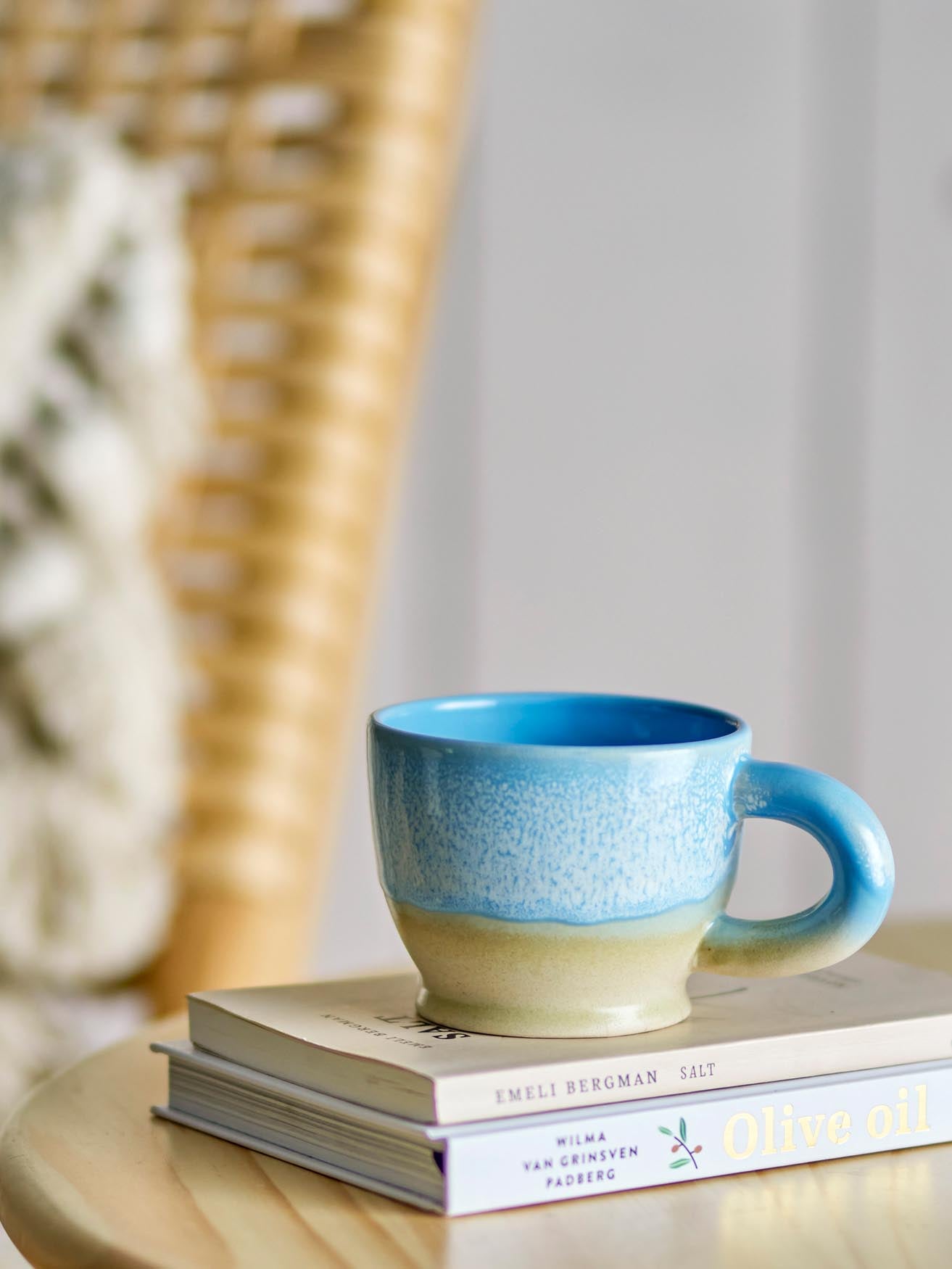 Safie Becher Blue: Hochwertiges Steingut von Bloomingville erleben.