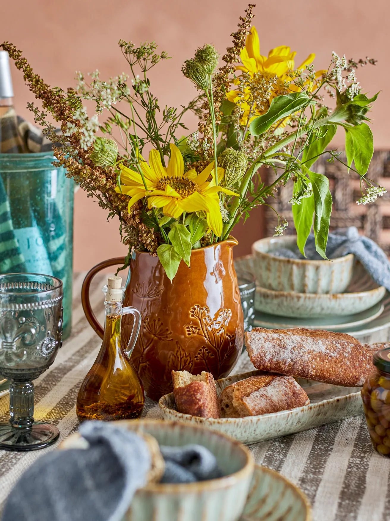 Handgefertigter Bence Krug in leuchtendem Orange von Creative Collection.