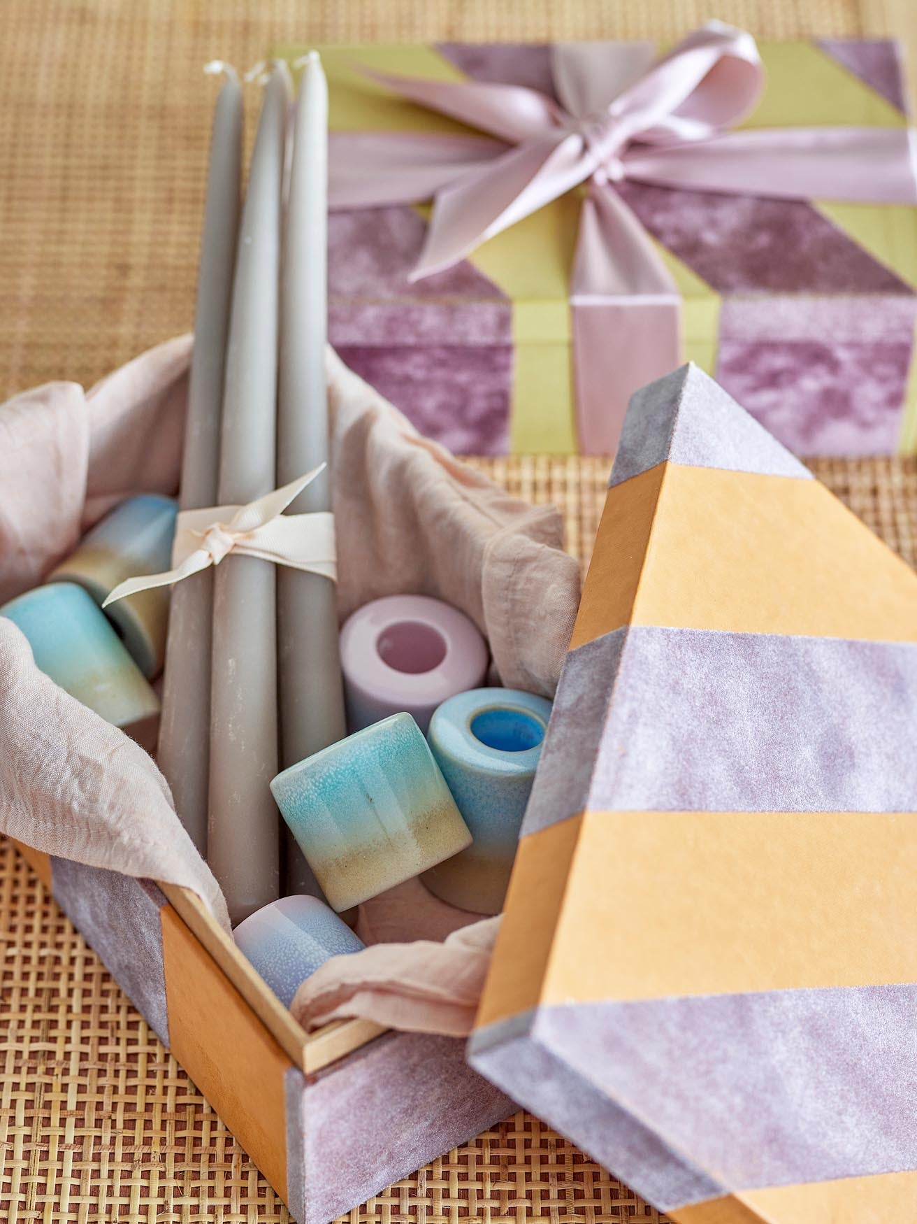 Samira Box mit Deckel, Orange, Papier in Orange präsentiert im Onlineshop von KAQTU Design AG. Aufbewahrungsbox ist von Bloomingville