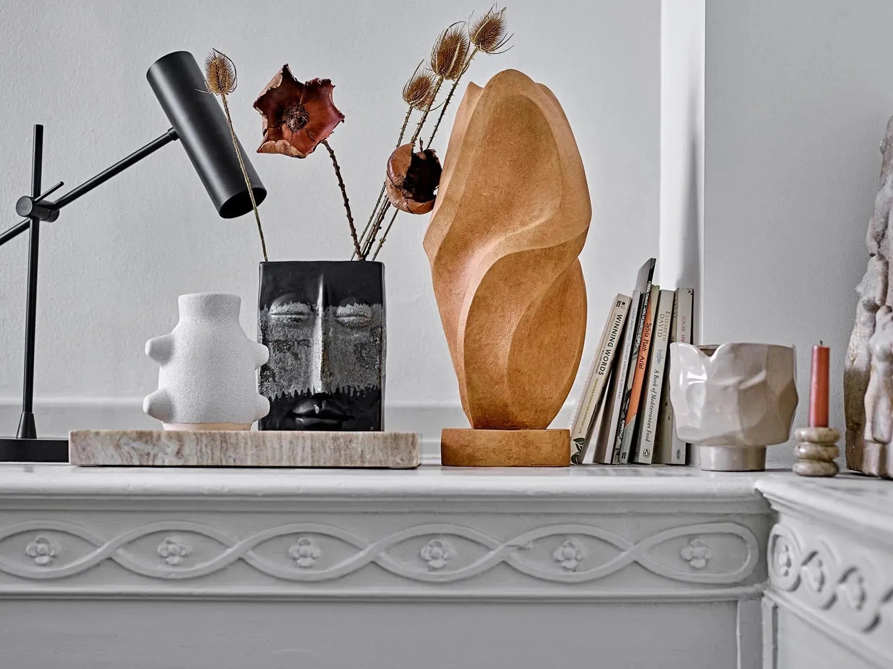 Majsa Tablett: Stilvolles Design in braunem Marmor von Bloomingville.