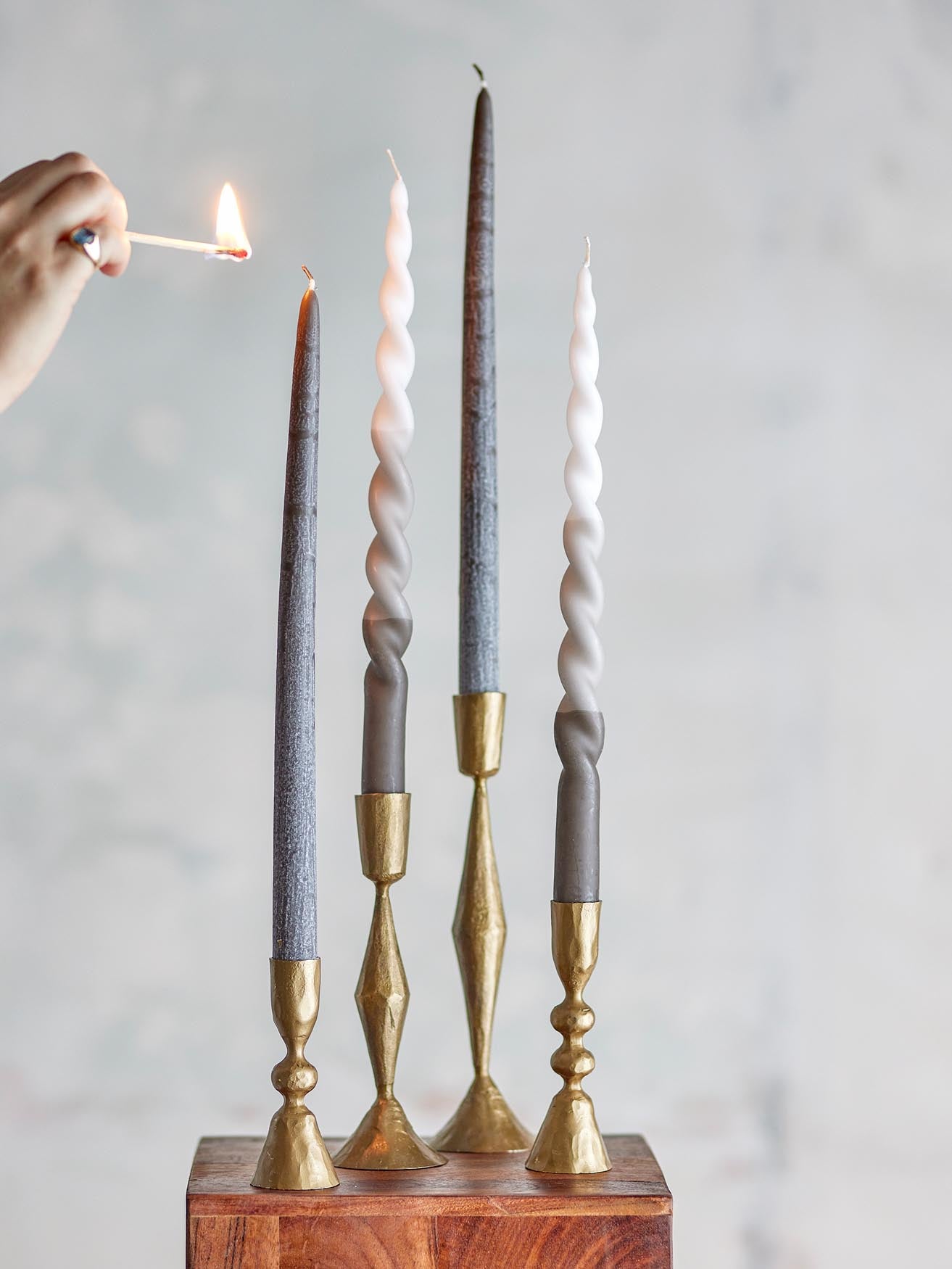 Frost Kerze, Grau, Parafin in Grey präsentiert im Onlineshop von KAQTU Design AG. Kerzen ist von Bloomingville