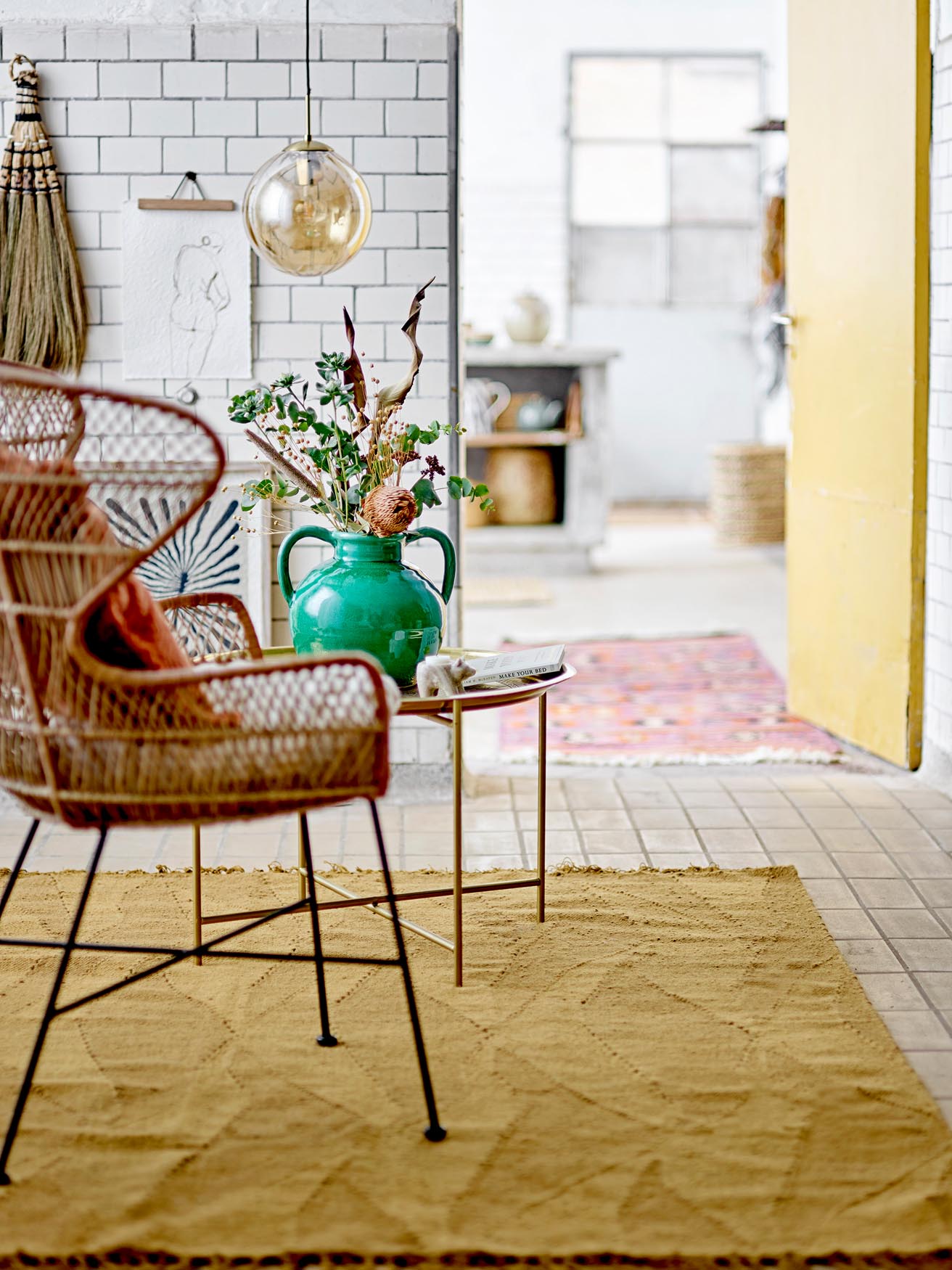 Zola Teppich von Bloomingville: Hochwertige Wolle, stilvolles Design in Braun. Ideal für Gemütlichkeit und moderne Einrichtung. Pflegeleicht und robust.