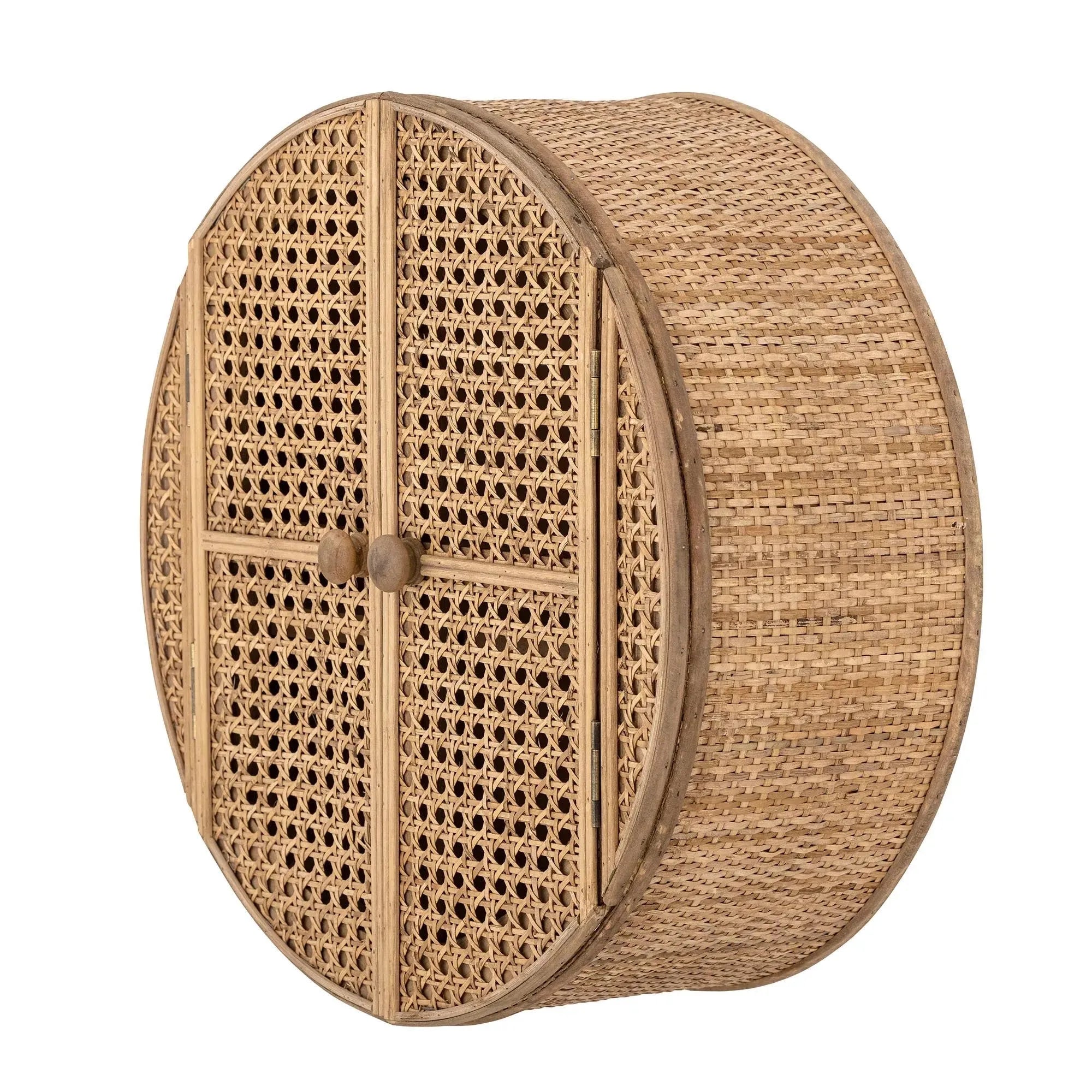 Eleganter Rattan-Schrank von Bloomingville: Funktionalität trifft auf zeitloses Design. Perfekt für jeden Raum.