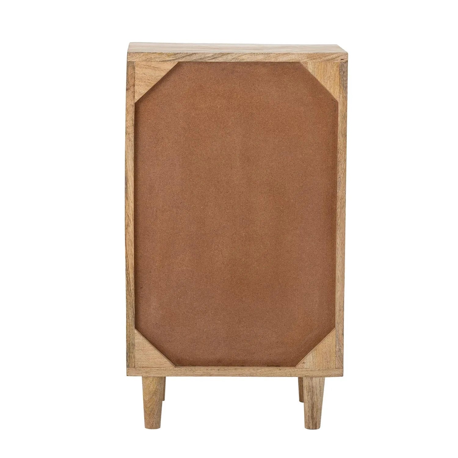 Der Cubas Kabinett aus Mangoholz vereint robuste Eleganz mit handgewebten Türen für stilvollen Stauraum.