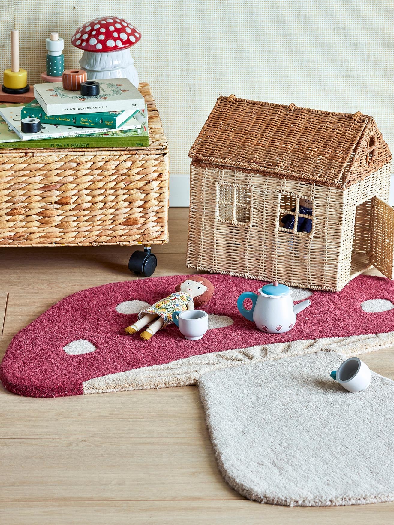 Mushroom Teppich, Rot, Wolle in Red präsentiert im Onlineshop von KAQTU Design AG. Teppich ist von Bloomingville Mini