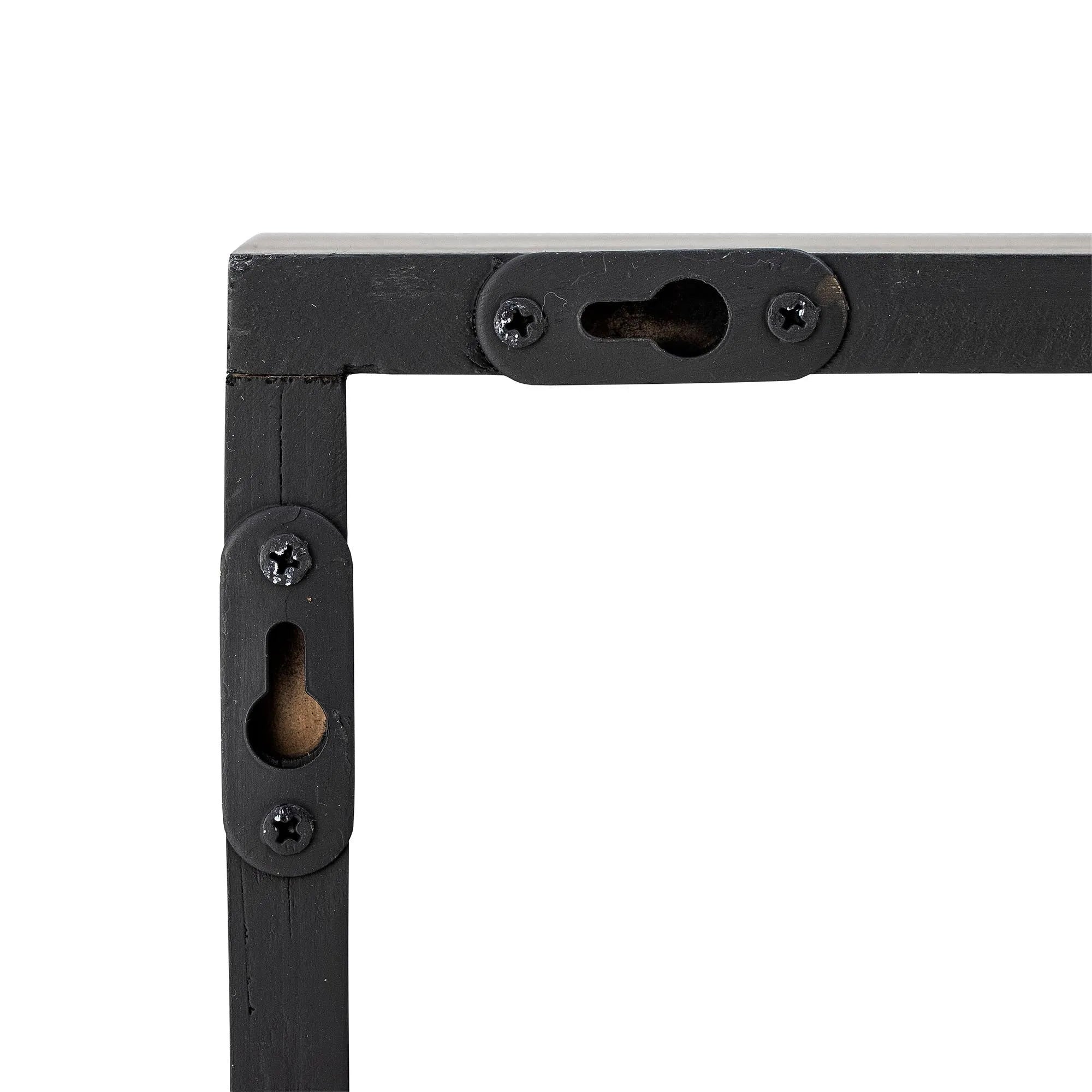 Olinn Regal: Stilvolles Tannenholz-Design in Schwarz von Bloomingville.